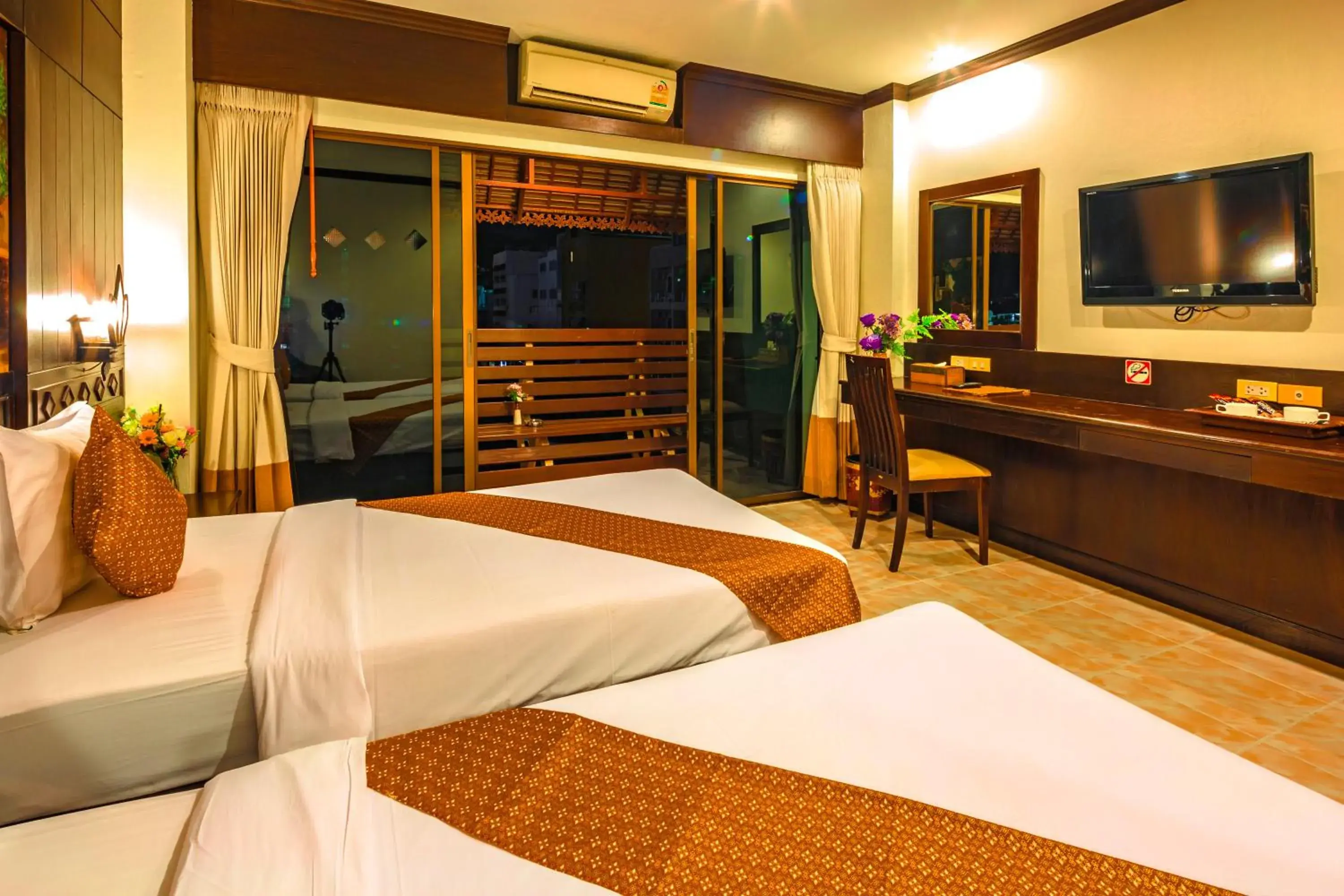 Superior Twin Room with City View in Patong Heaven Superior Twin Room with City View in Patong Heaven