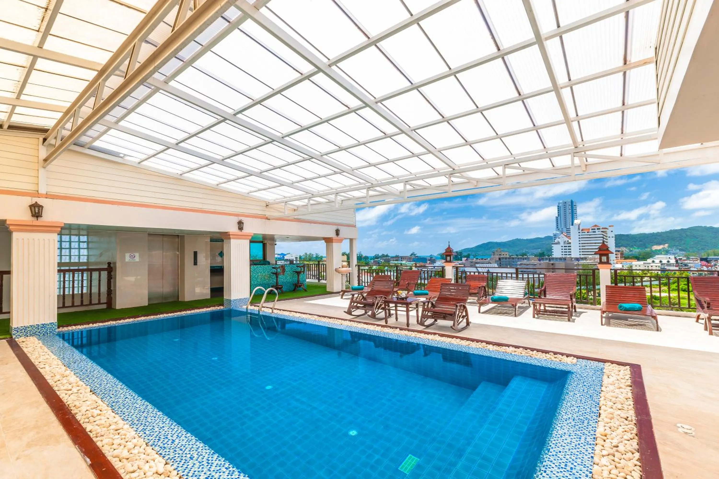 Swimming pool in Patong Heaven