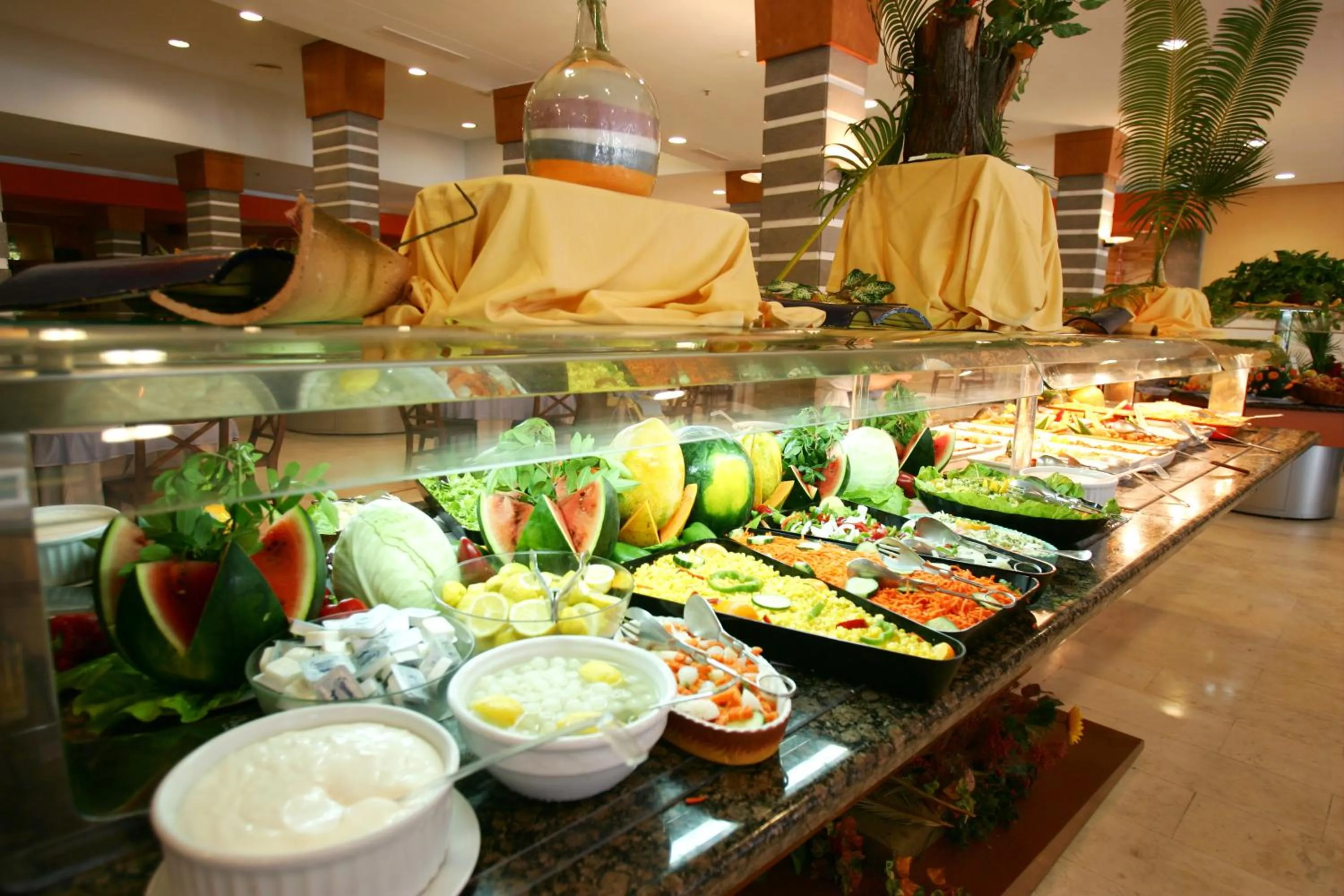 Restaurant/places to eat in Hotel LIVVO Lago Taurito & Aquapark