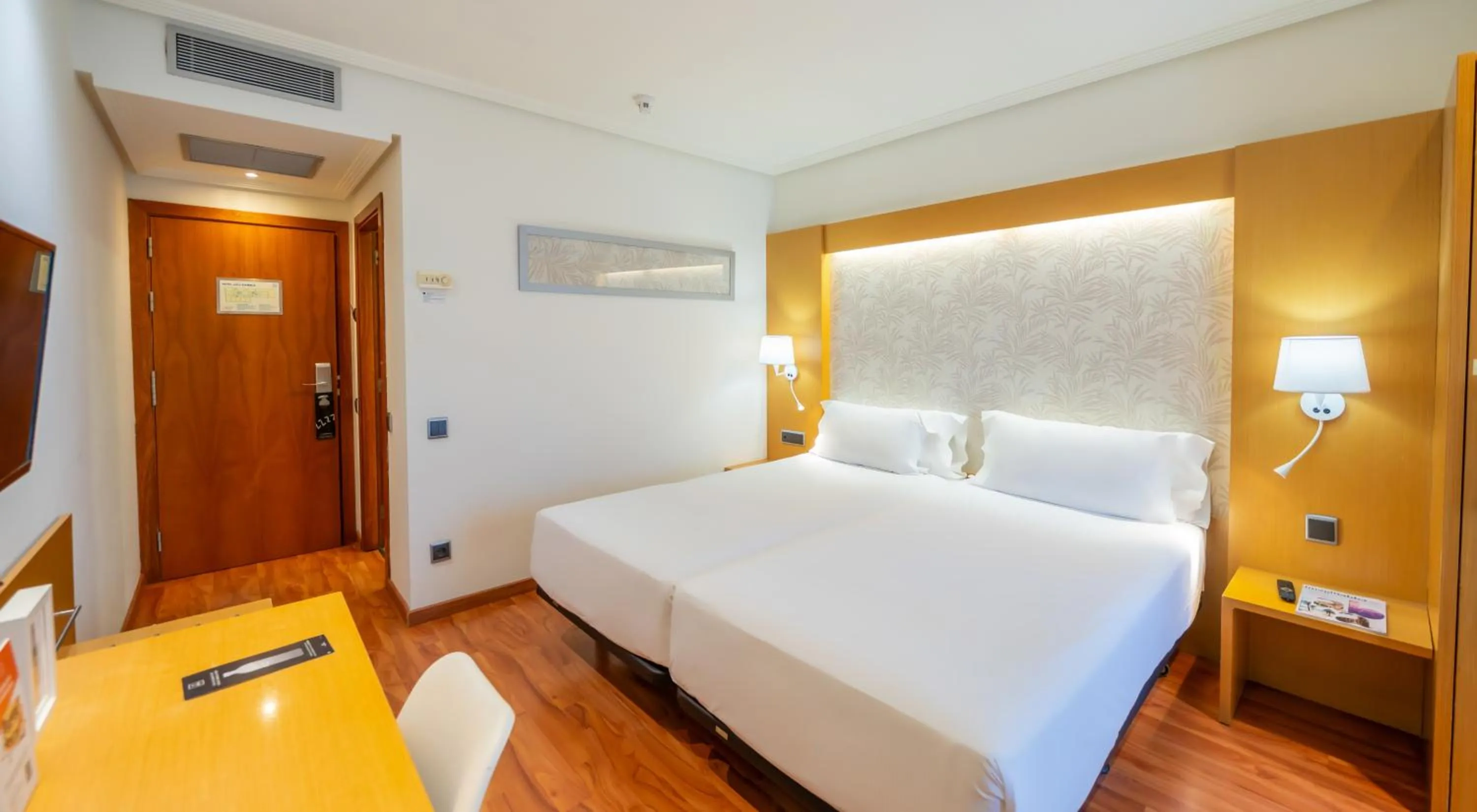 Bed in Abba Rambla Hotel