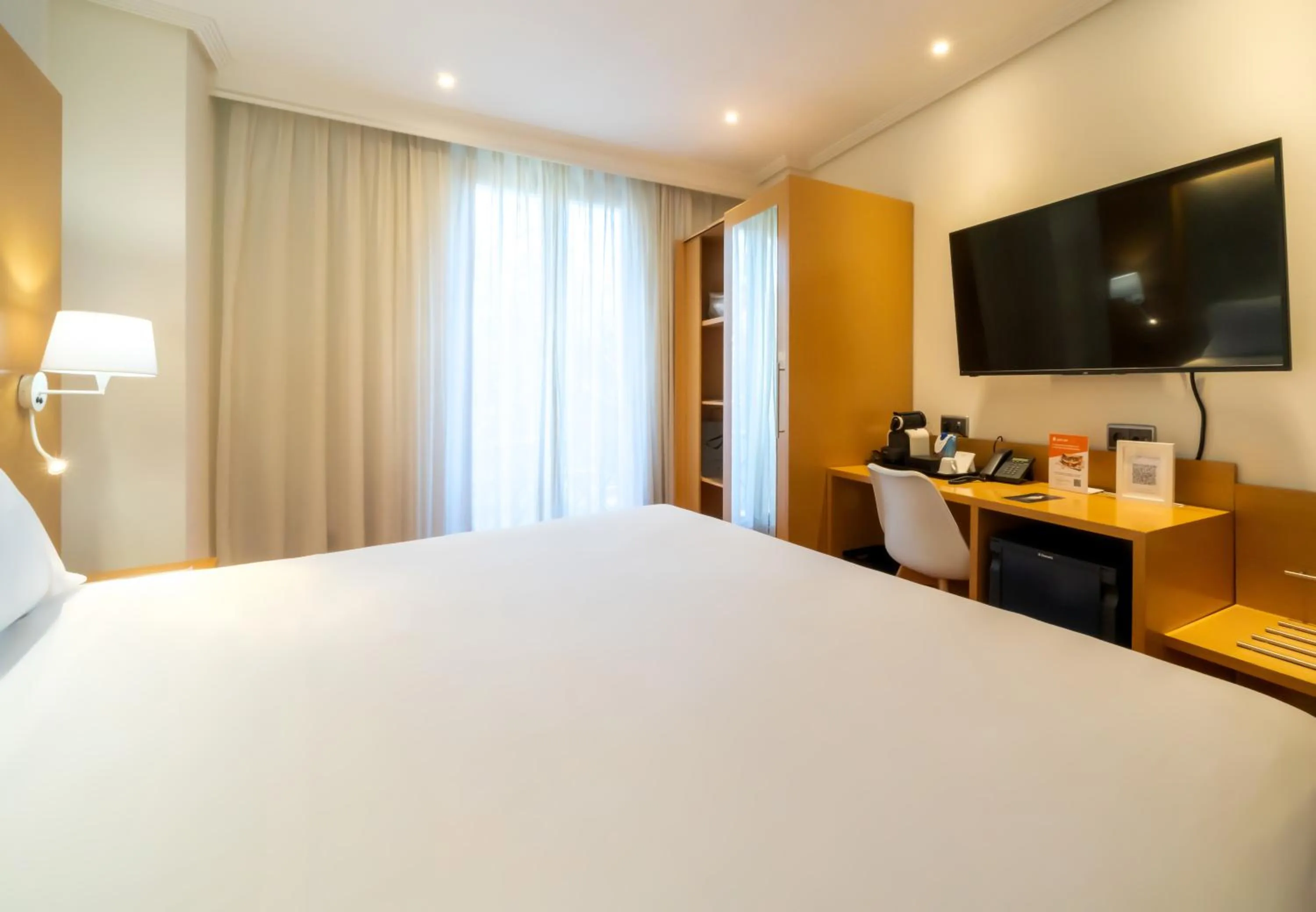 Bed in Abba Rambla Hotel