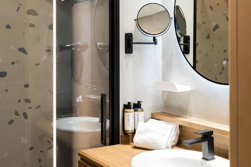 Shower in Abba Rambla Hotel