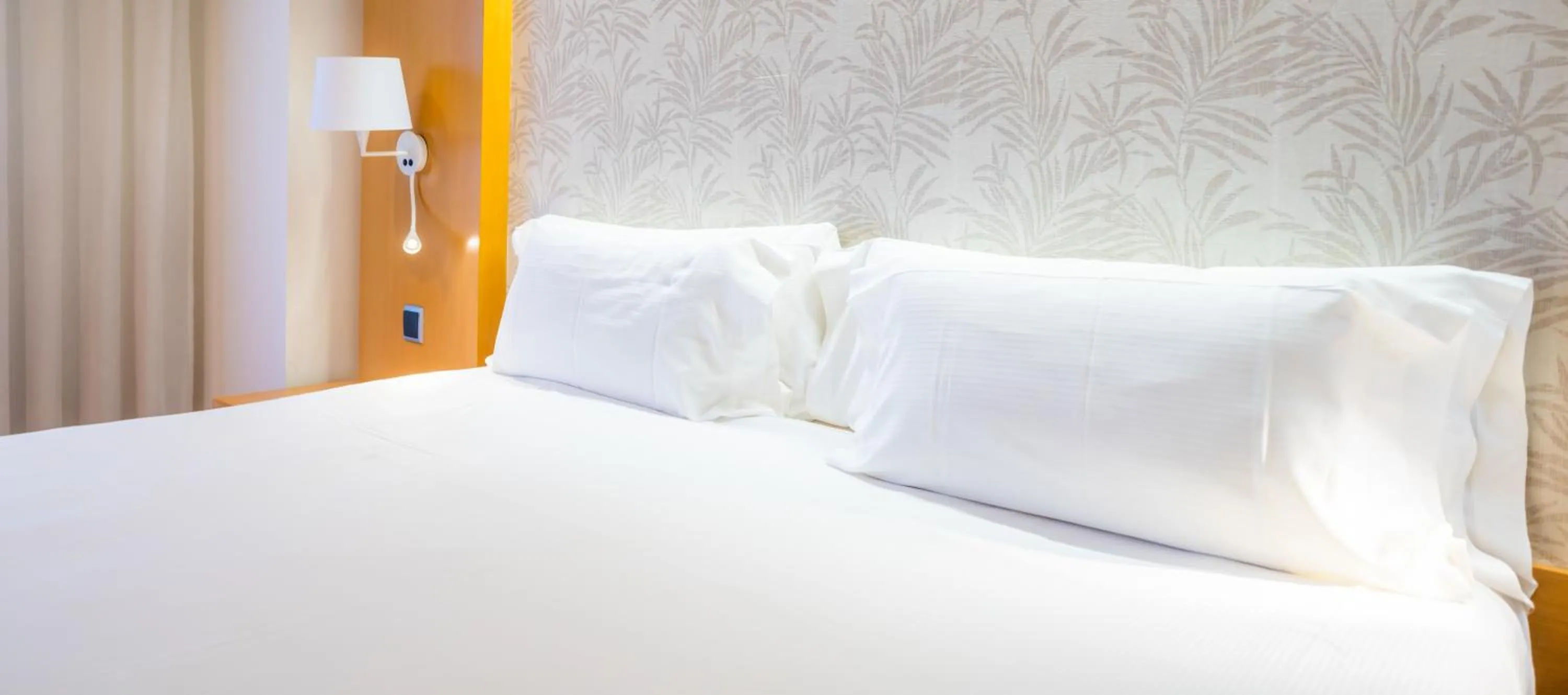 Bed in Abba Rambla Hotel