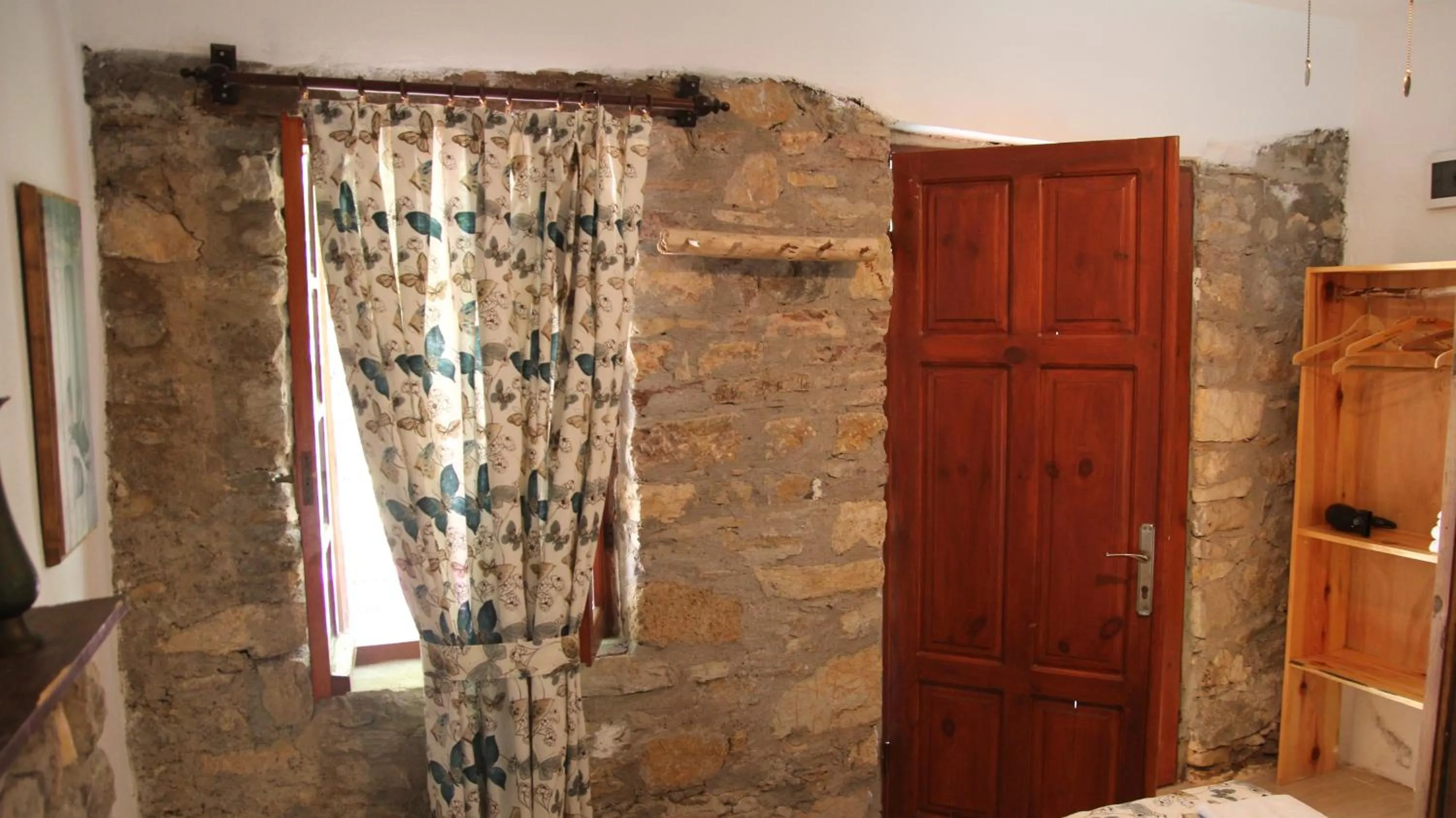 wardrobe in Eski Datça Pansiyon