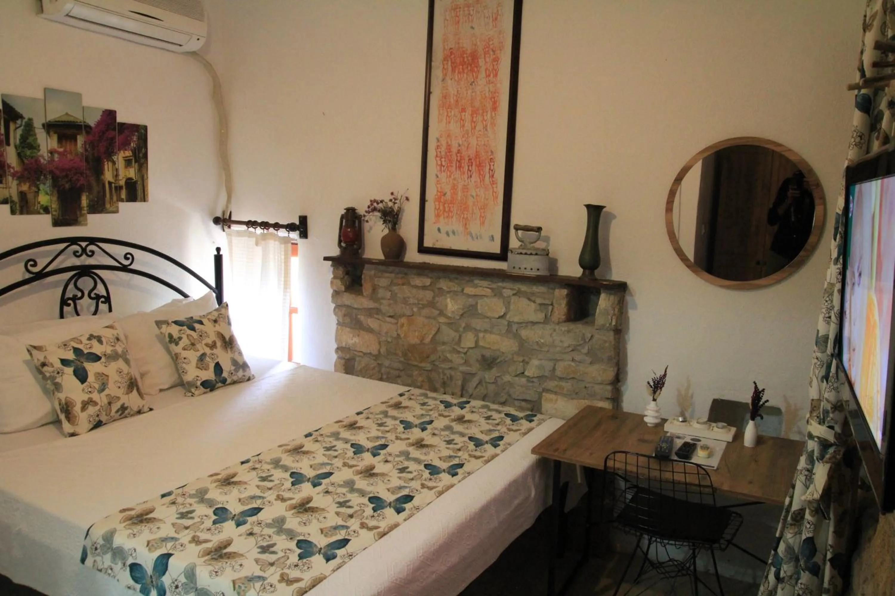 Photo of the whole room, Bed in Eski Datça Pansiyon