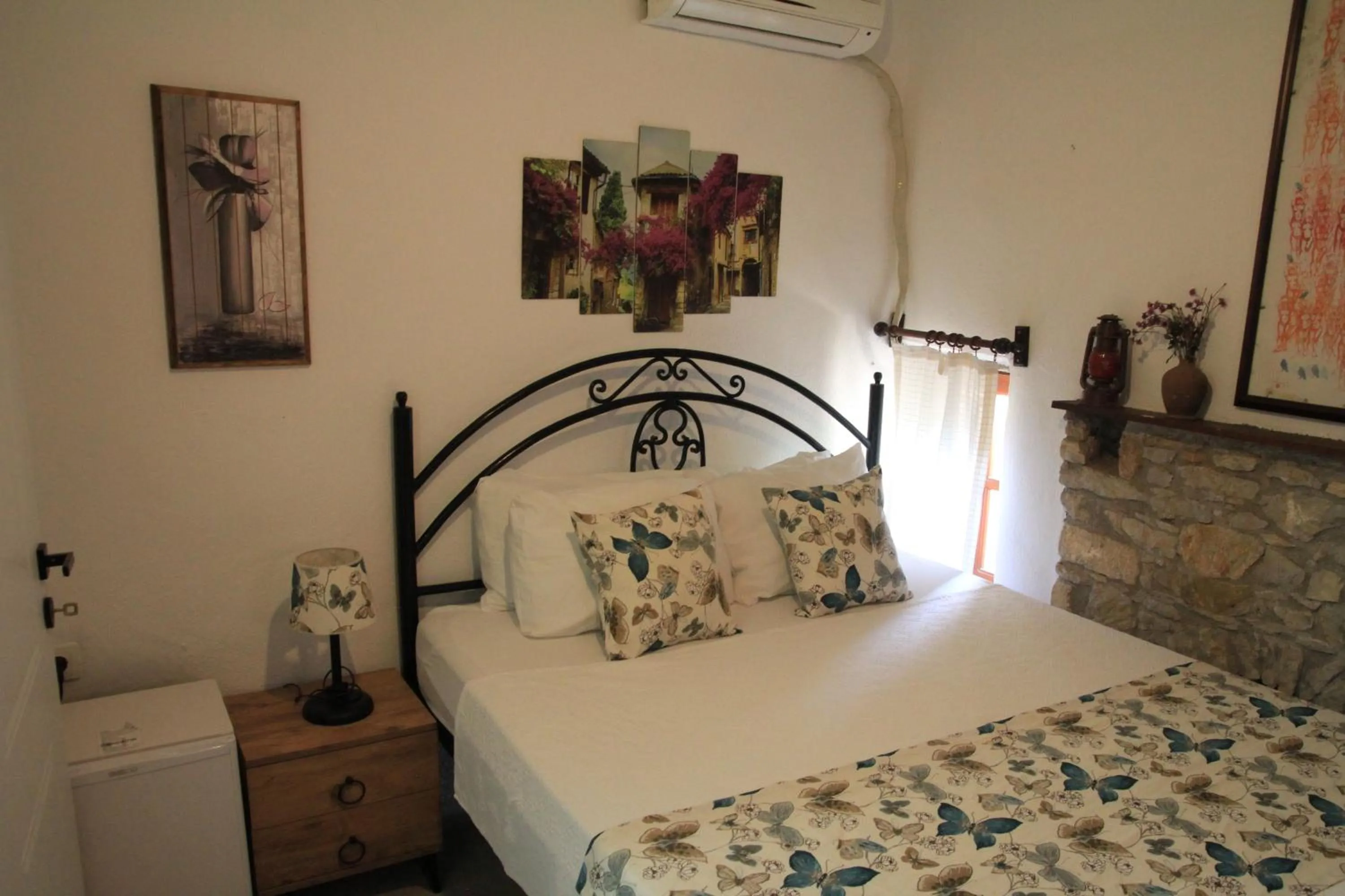 Photo of the whole room, Bed in Eski Datça Pansiyon