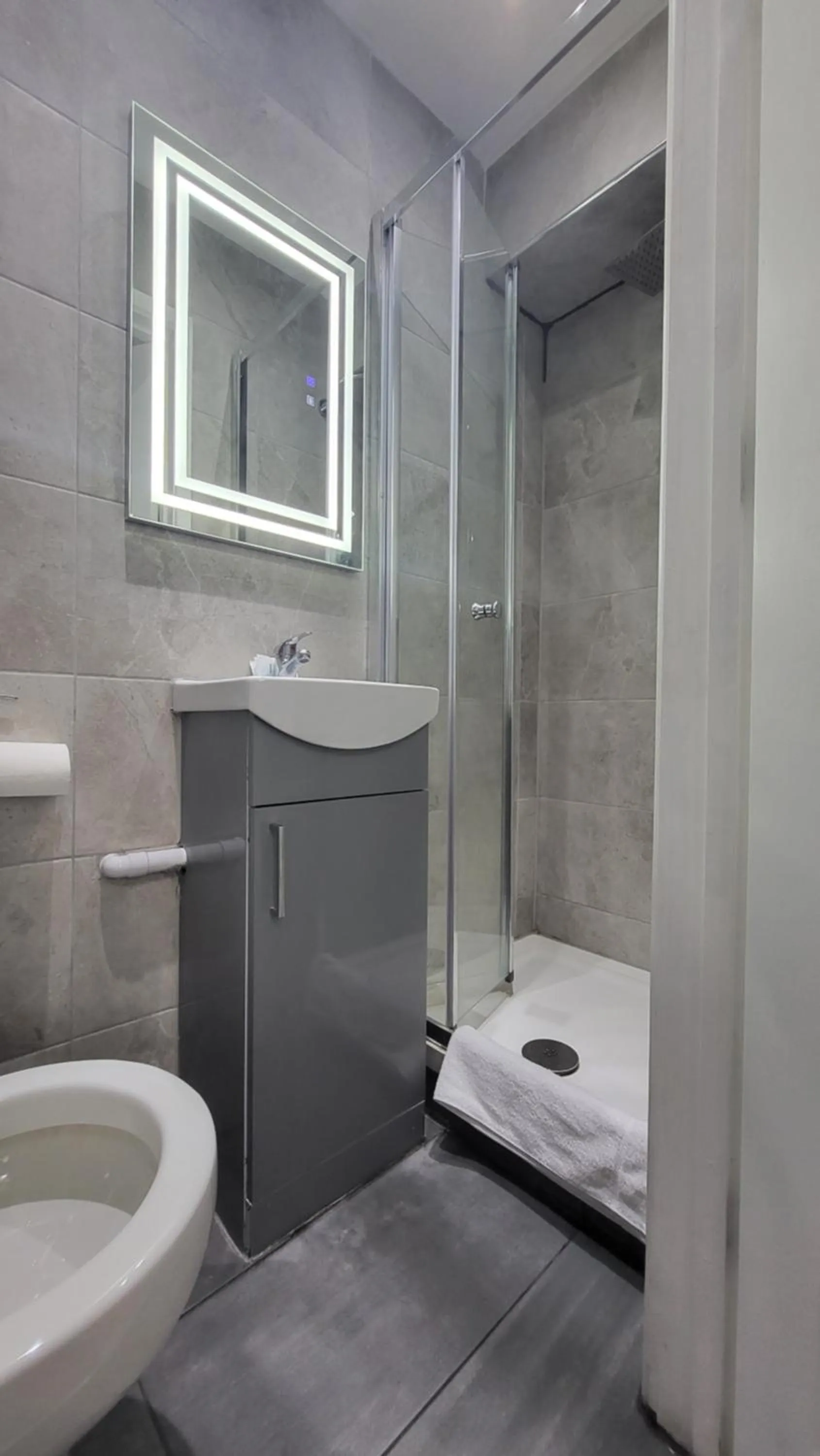 Bathroom in Argyle Square Hotel