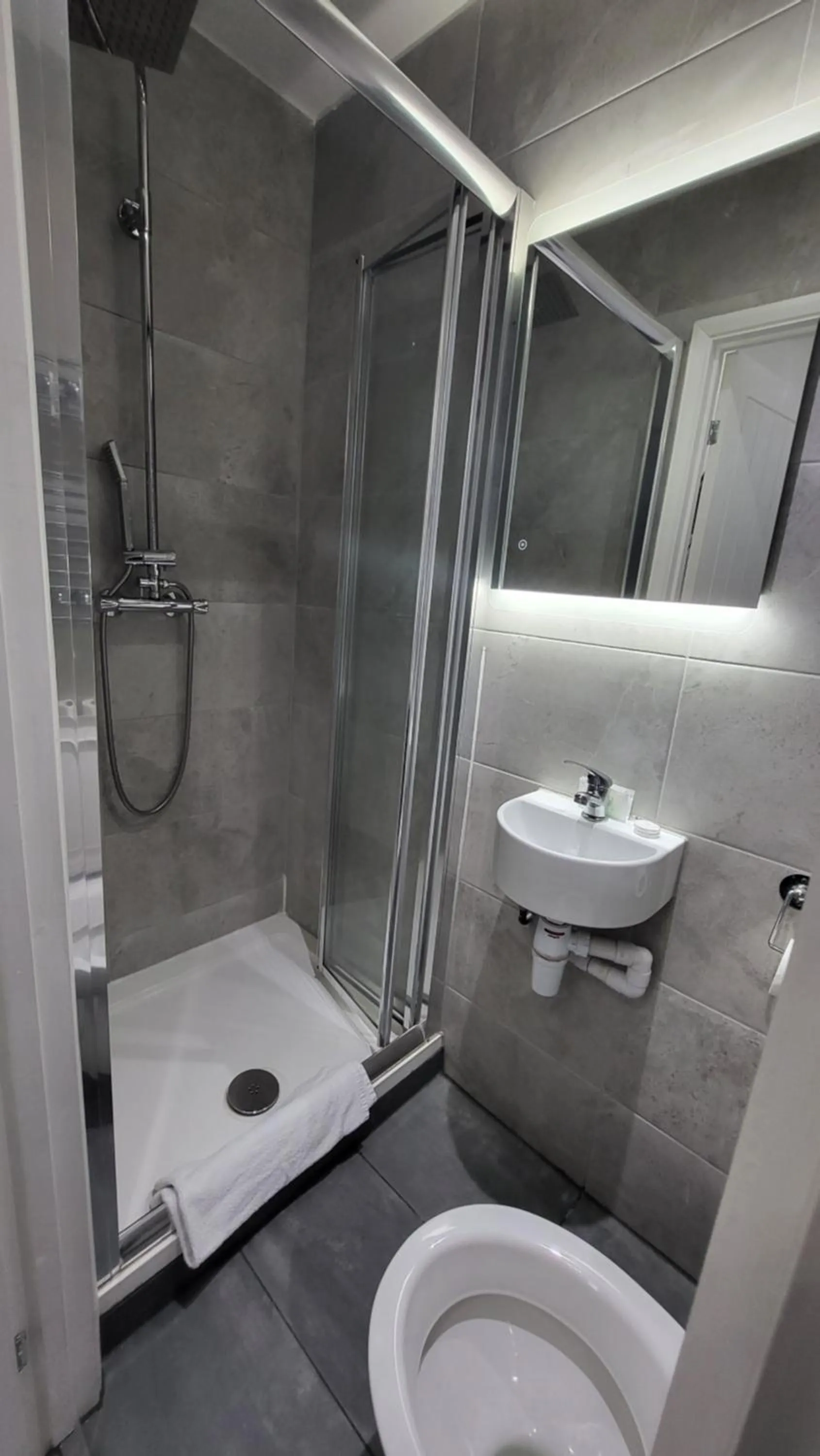 Bathroom in Argyle Square Hotel