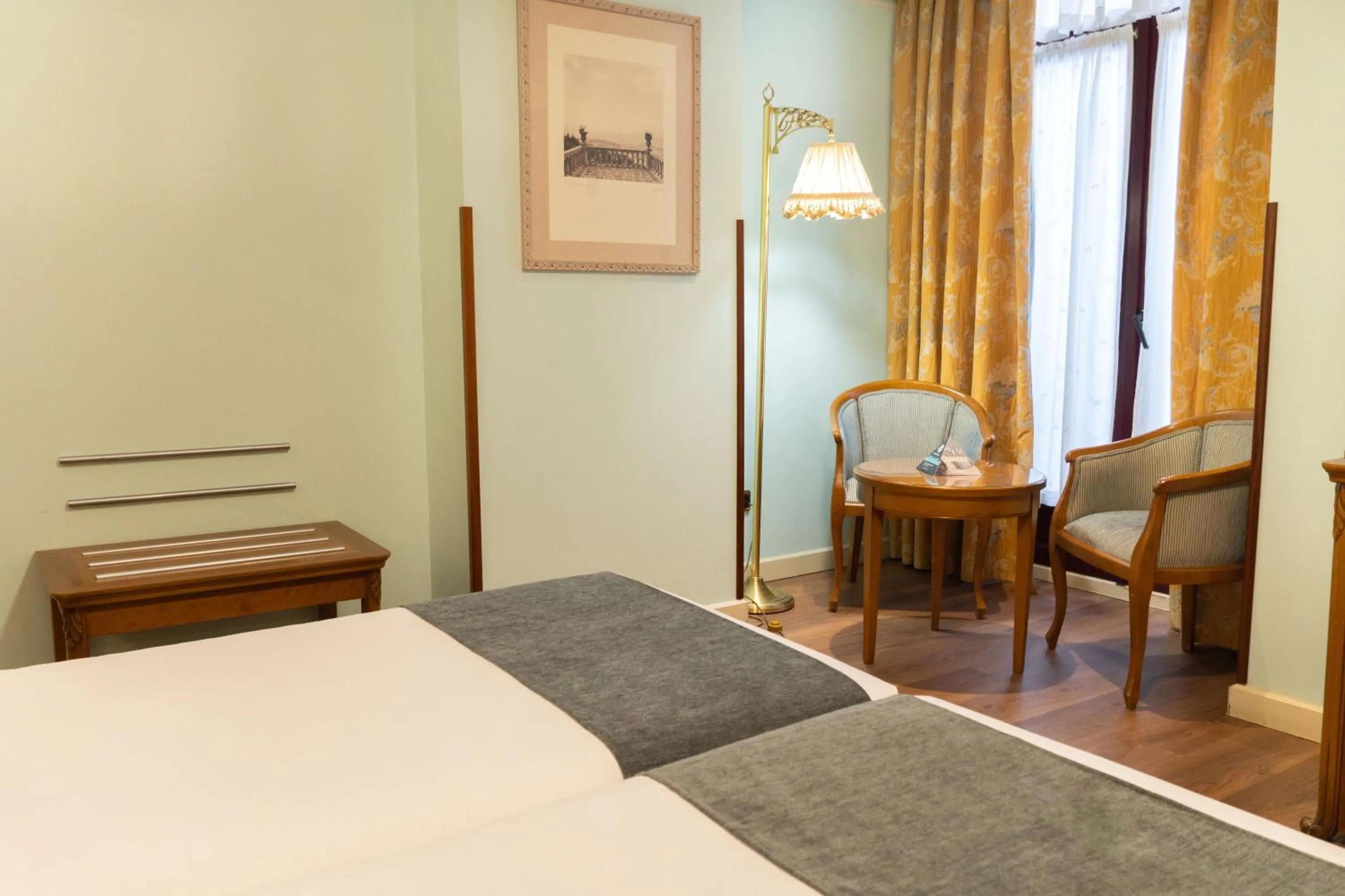 View (from property/room), Bed in Hotel Alda Mercado de Zamora