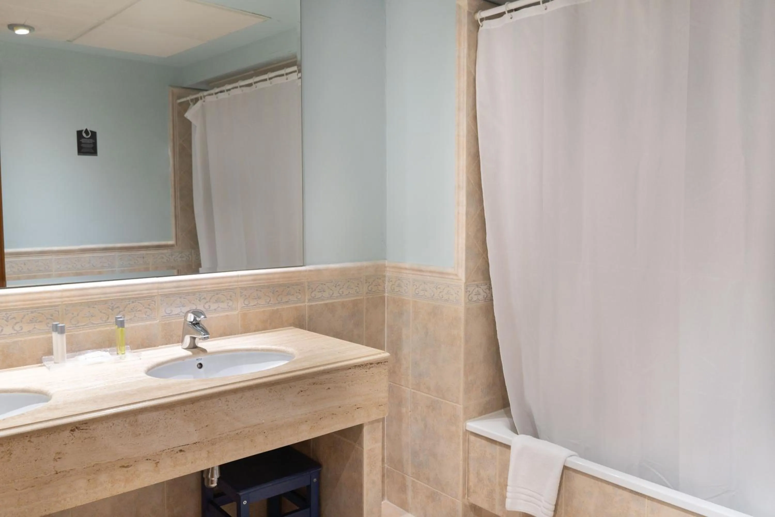 Bathroom in Hotel Alda Mercado de Zamora