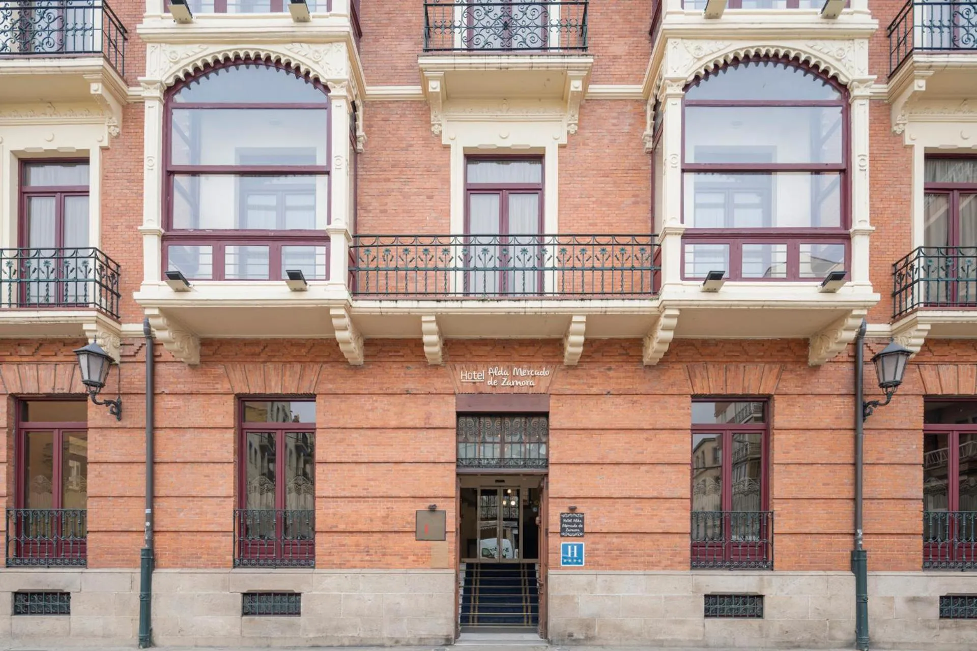 Facade/entrance in Hotel Alda Mercado de Zamora