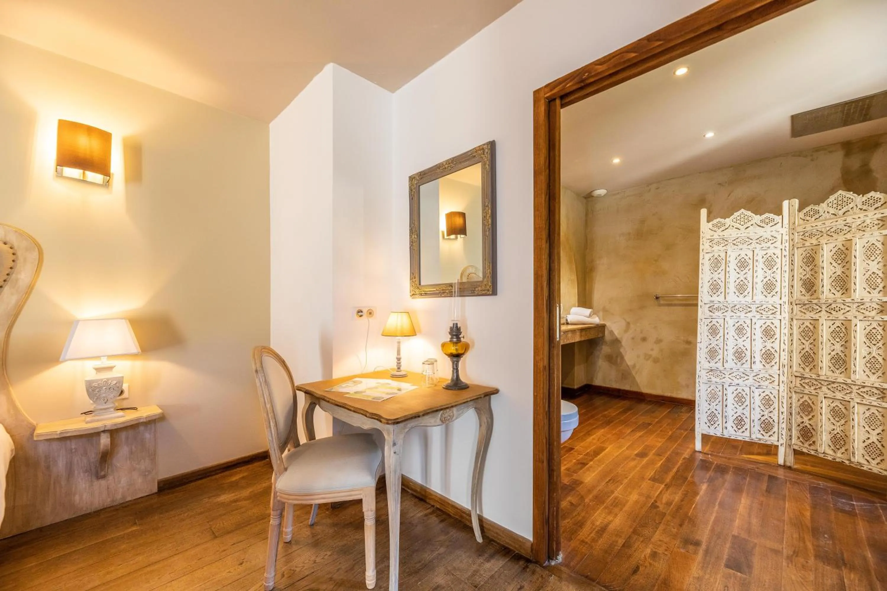 Bathroom, Bed in Domaine du Reginu