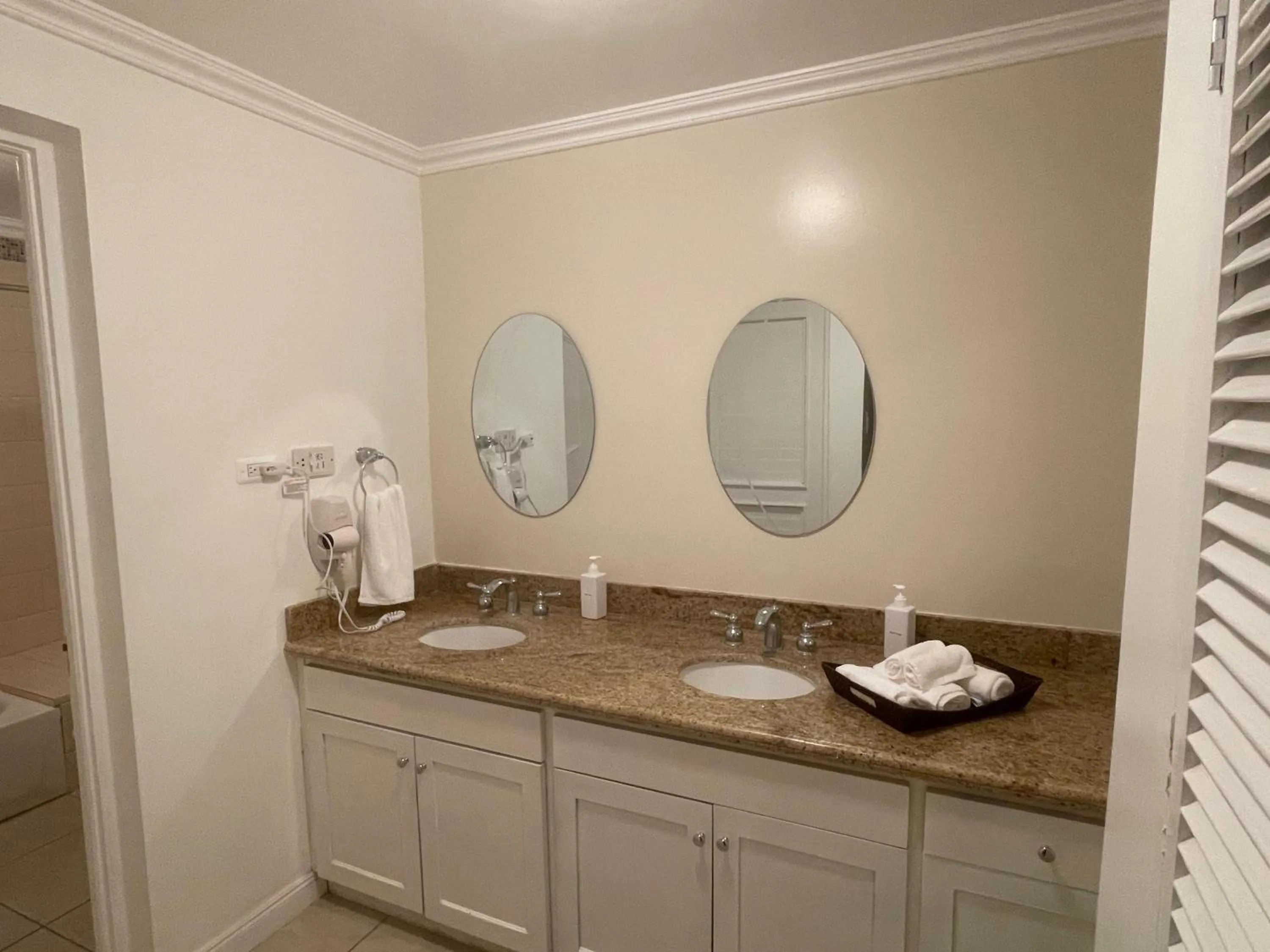 Toilet in Hummingbird Retreat - Luxury Oceanview Apt, 7-Minute Walk to Beach