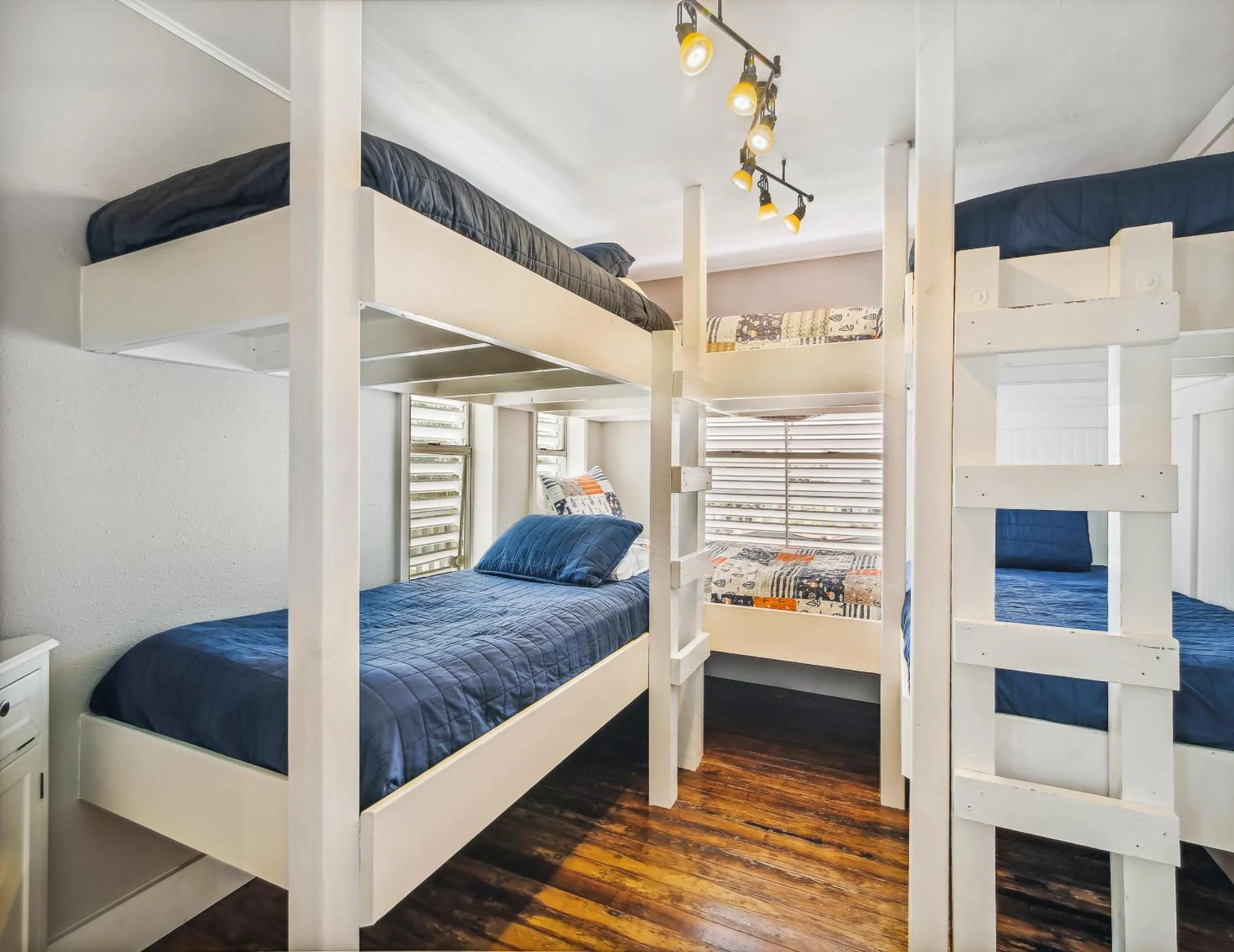 Bed in The Wooden Fin