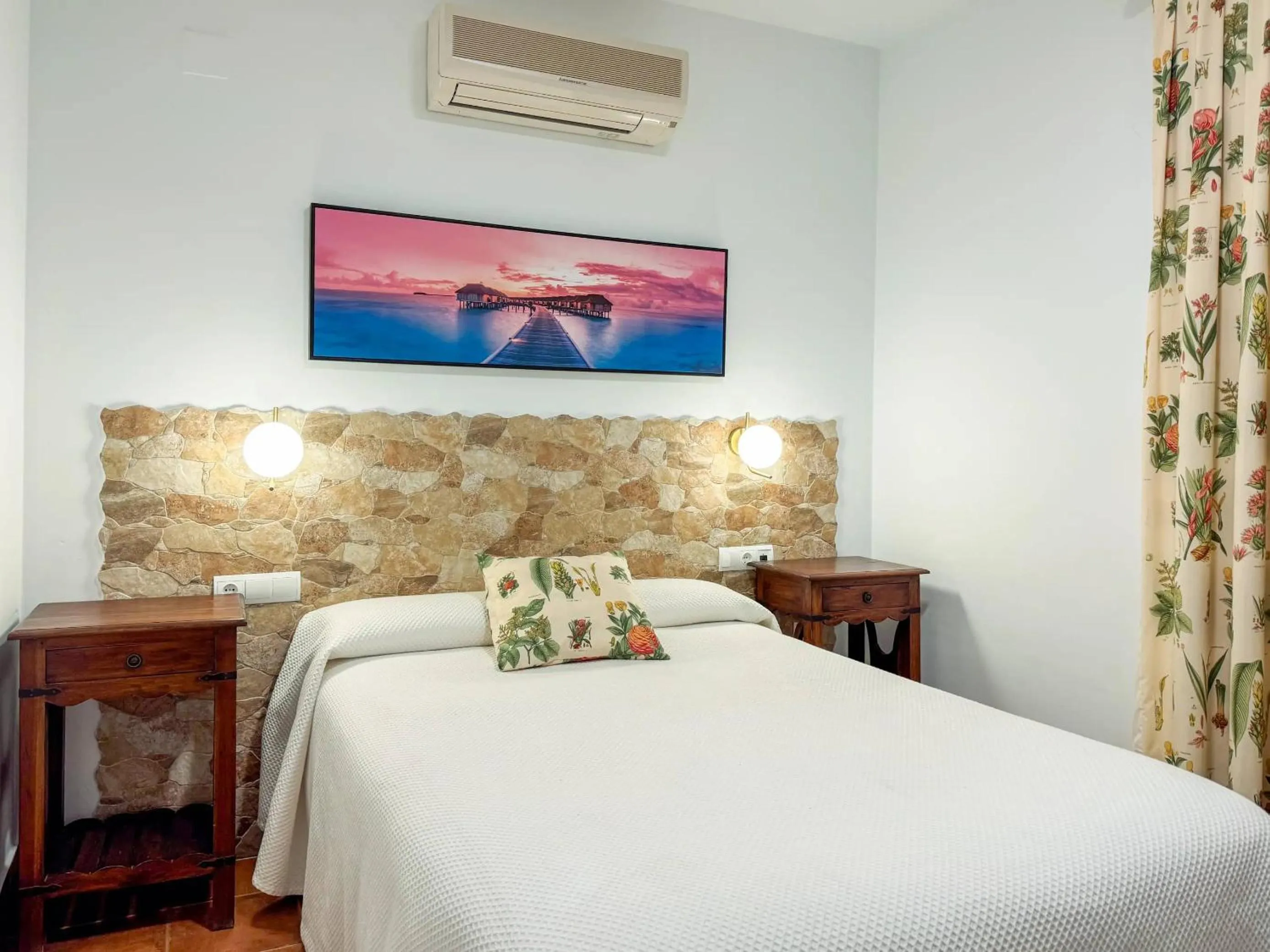 Photo of the whole room, Bed in Hotel Valsequillo