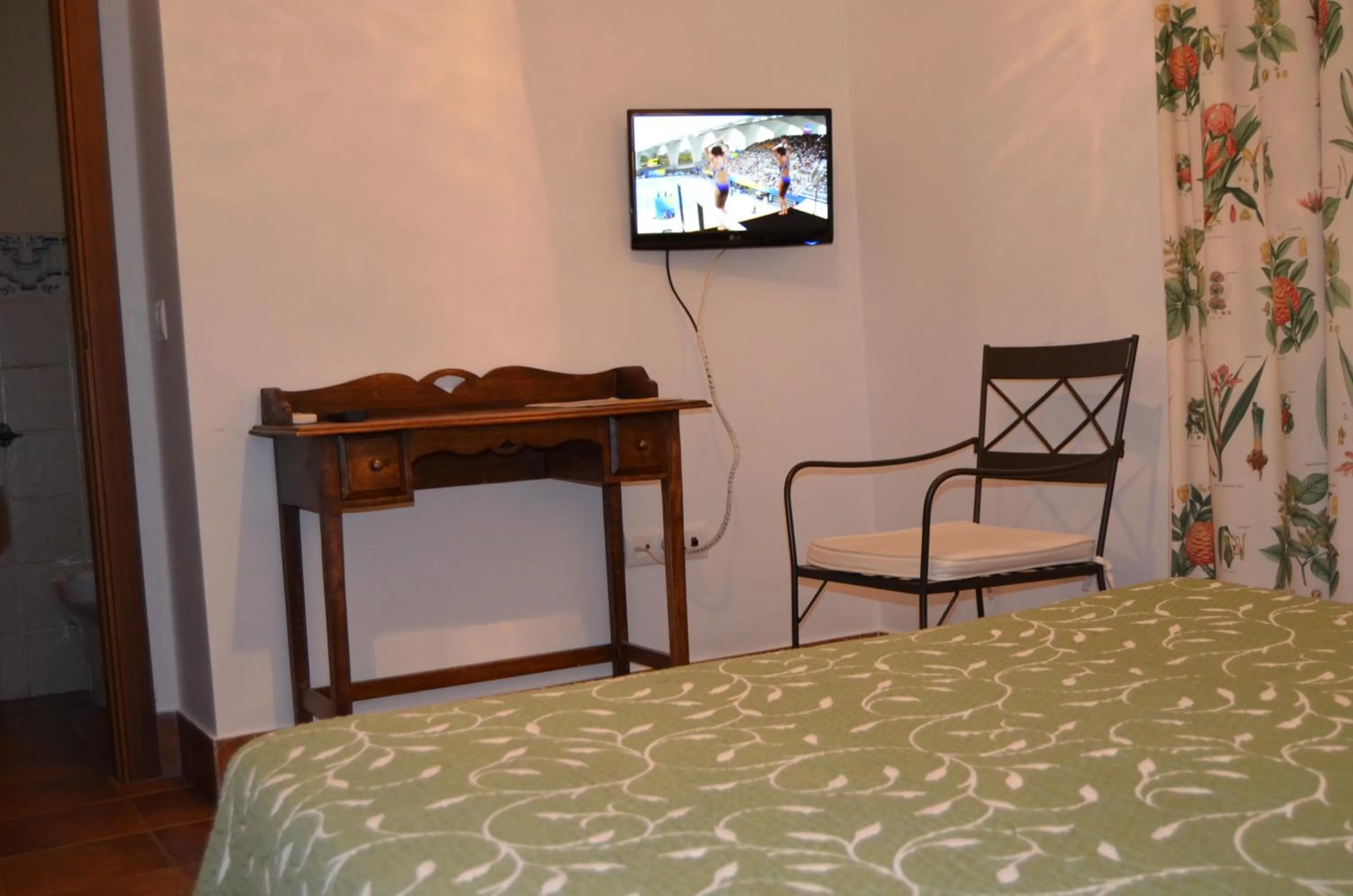 TV and multimedia, Bed in Hotel Valsequillo