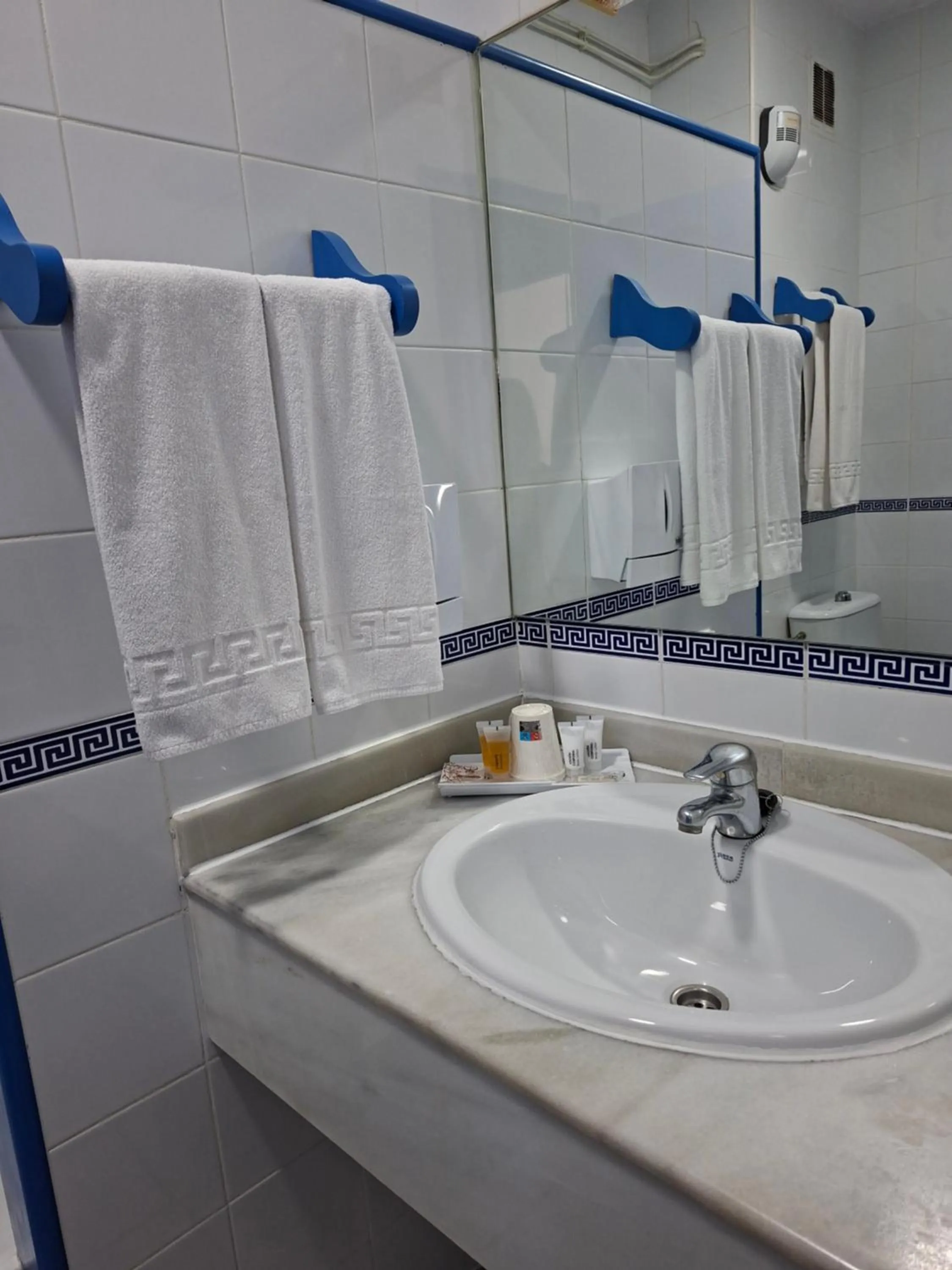 Bathroom in Hotel Virgen del Mar