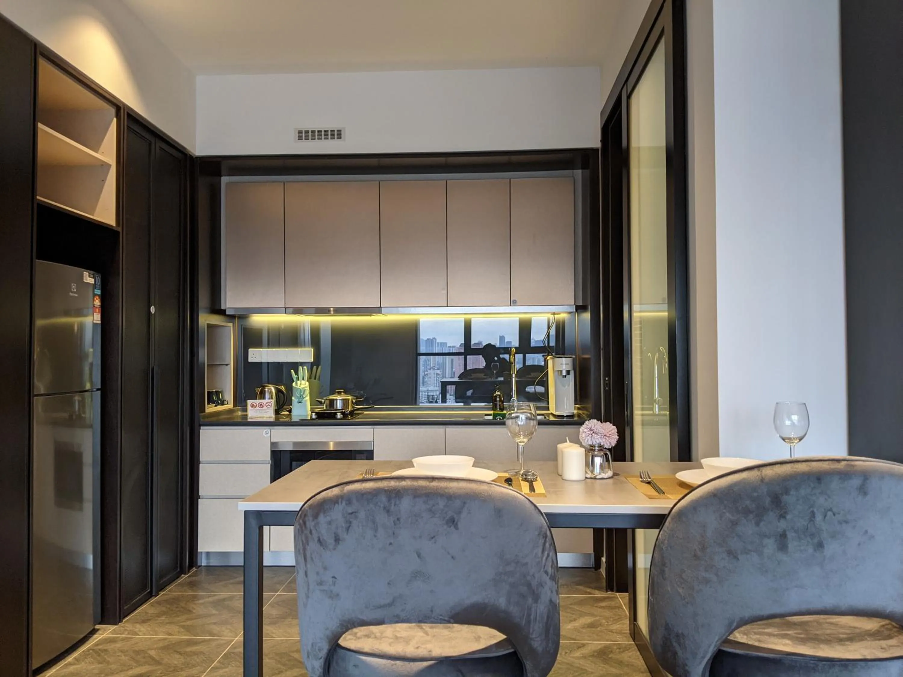 Kitchen or kitchenette in Scarletz Mana-Mana Suites KLCC