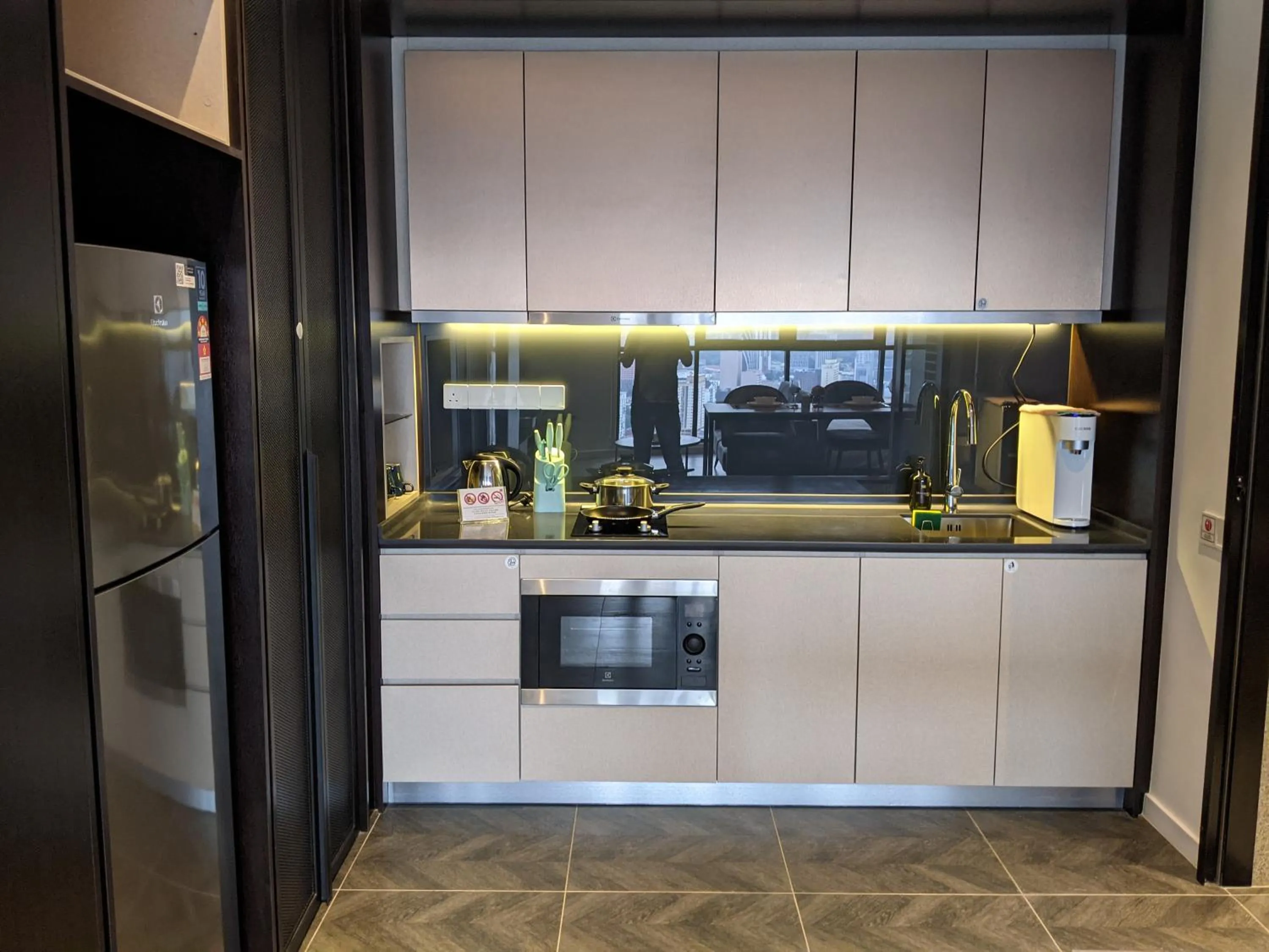 Kitchen or kitchenette in Scarletz Mana-Mana Suites KLCC