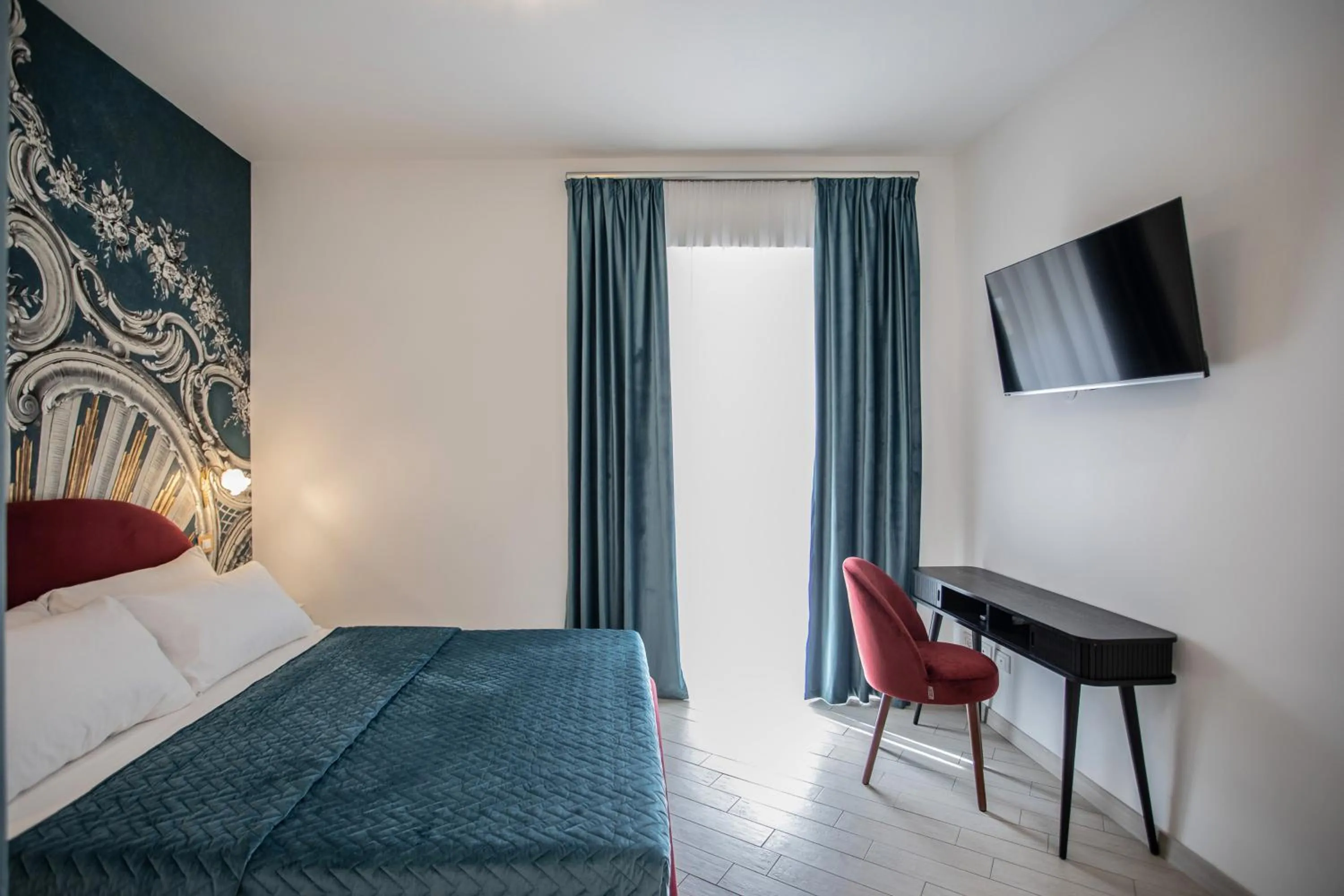 Photo of the whole room, Bed in LUDUS ROOMS