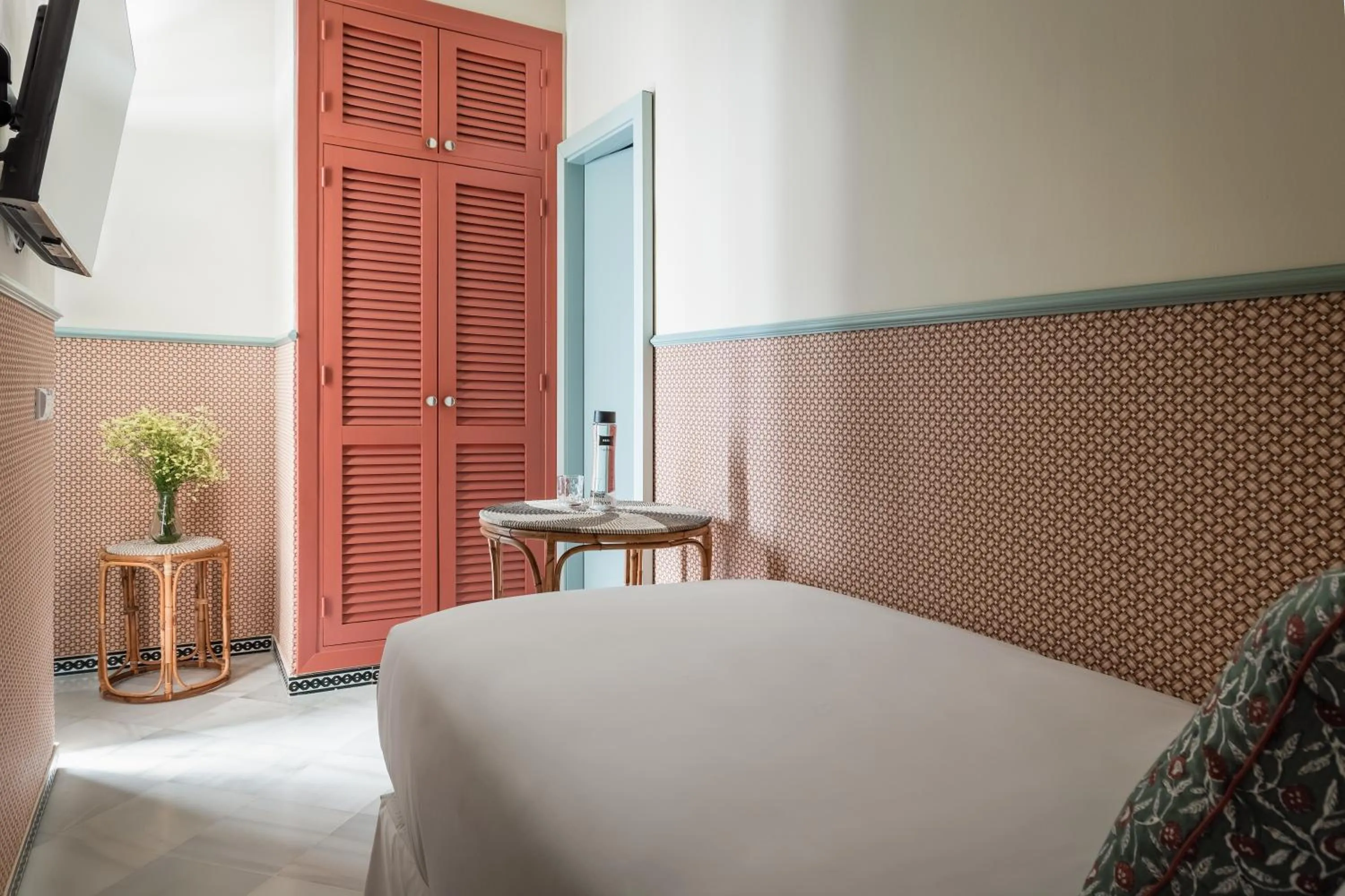 Photo of the whole room, Bed in BYPILLOW Abril