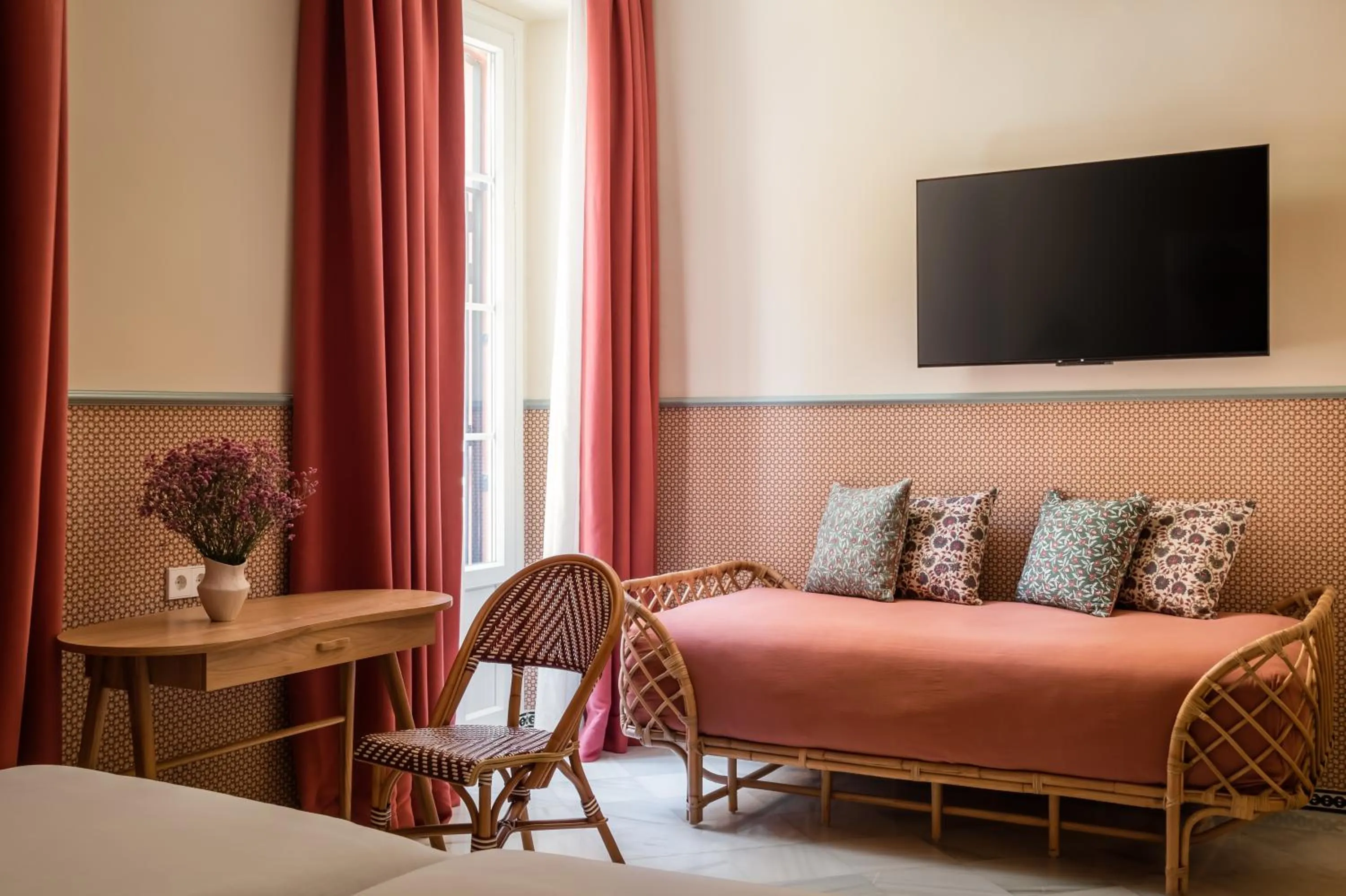 Seating area, Bed in BYPILLOW Abril