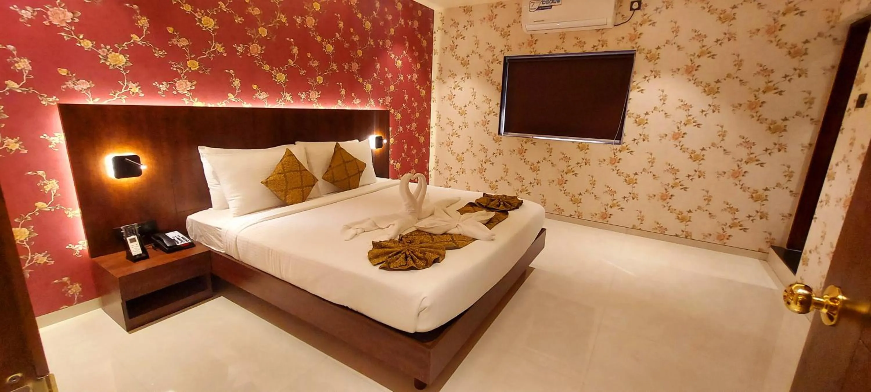 Bed in Hotel Madhuban