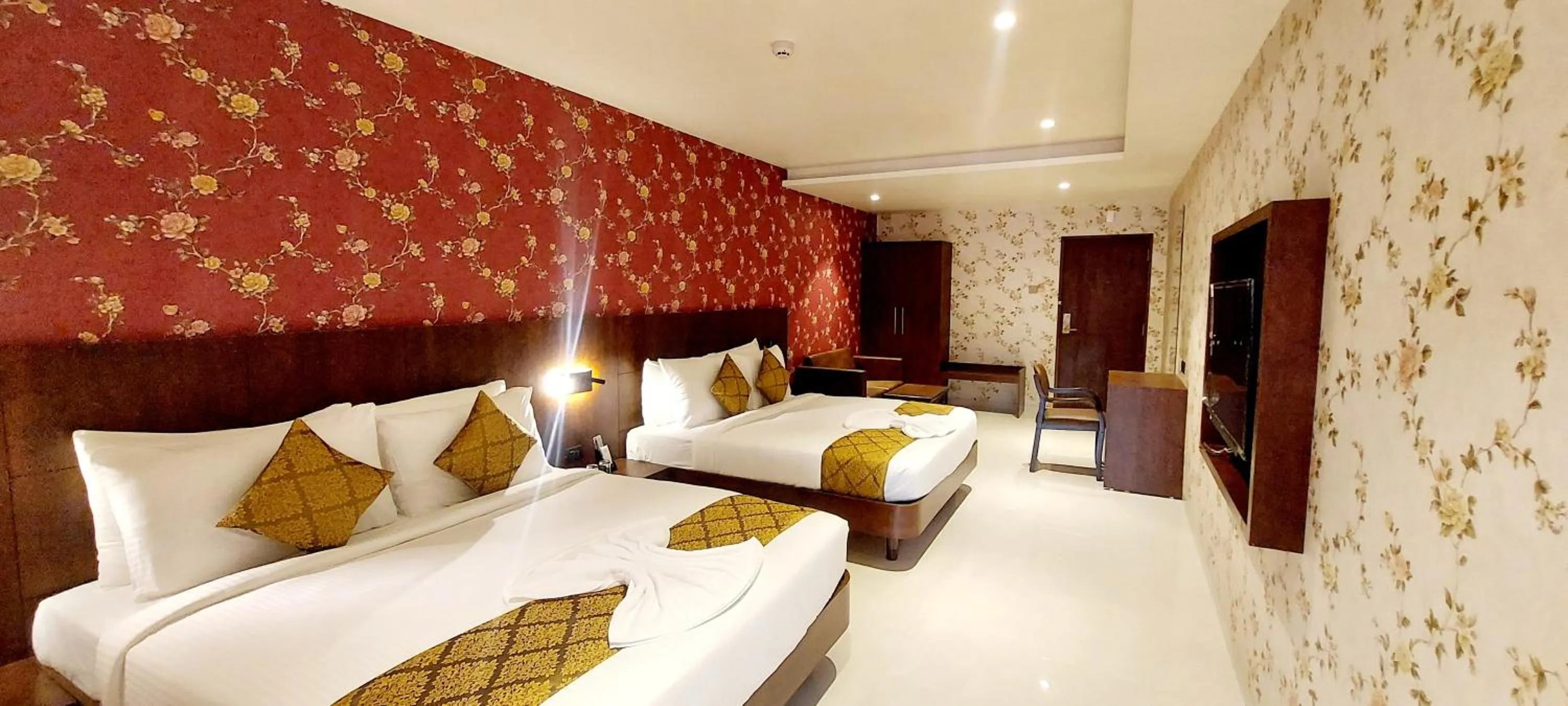 Bedroom, Bed in Hotel Madhuban