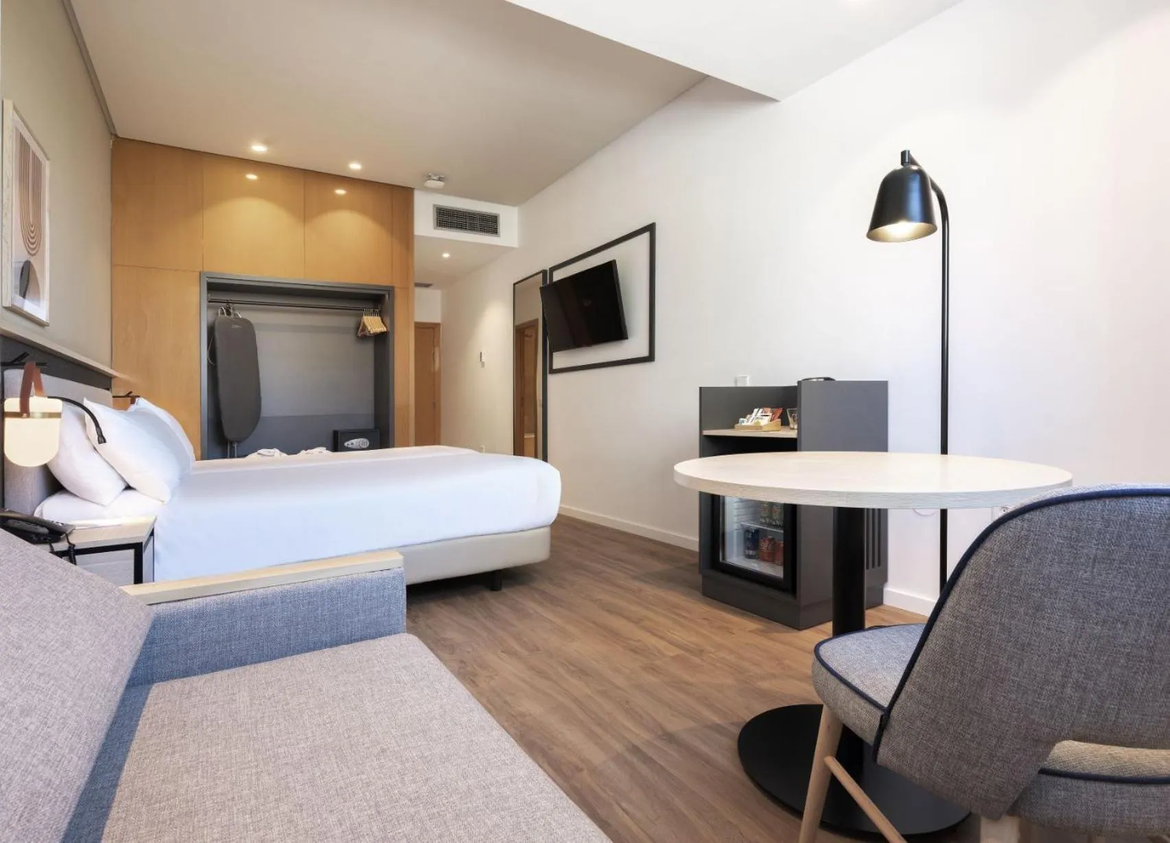 Bed in Hotel Málaga Alameda Centro Affiliated by Meliá