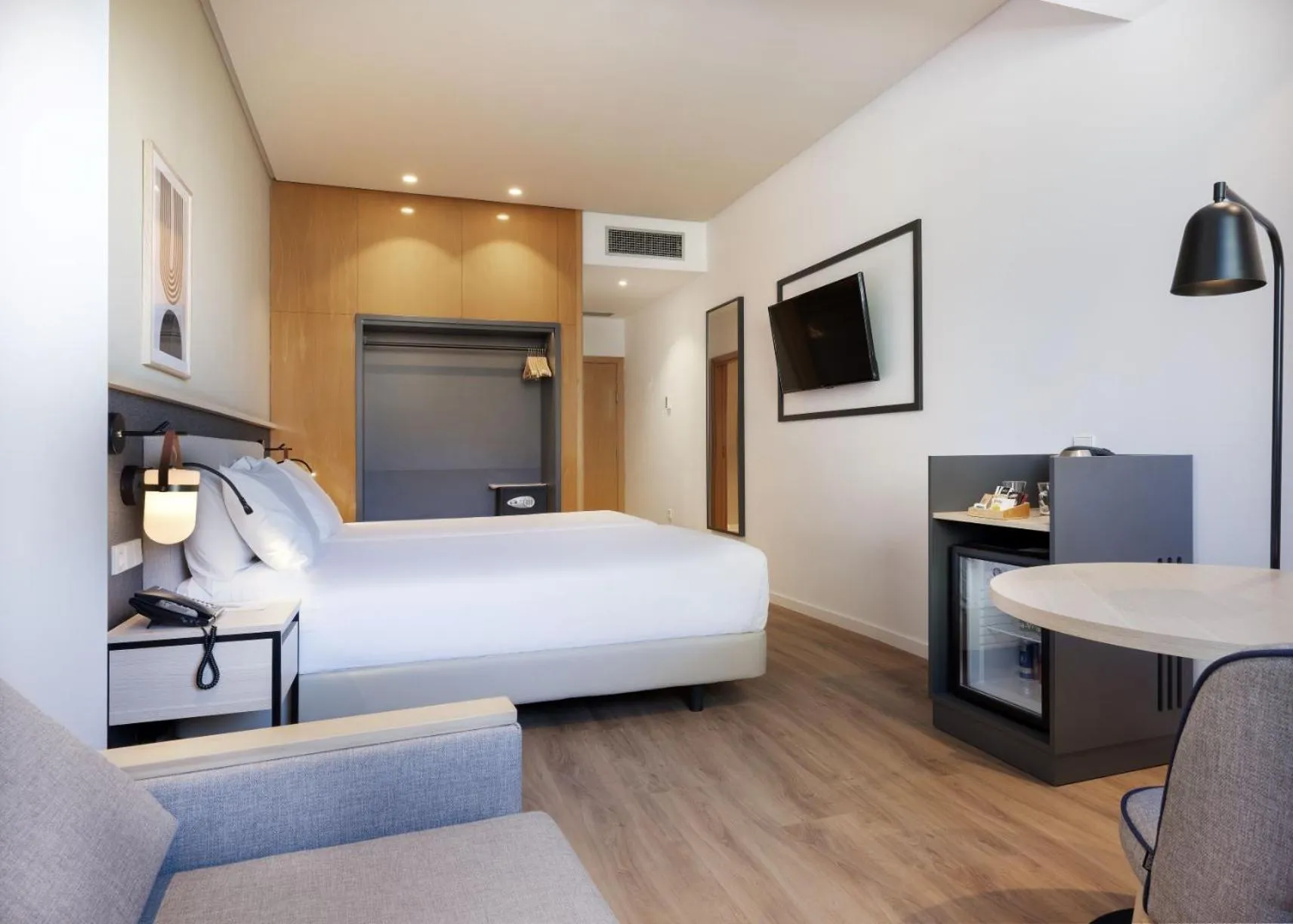 Bed in Hotel Málaga Alameda Centro Affiliated by Meliá