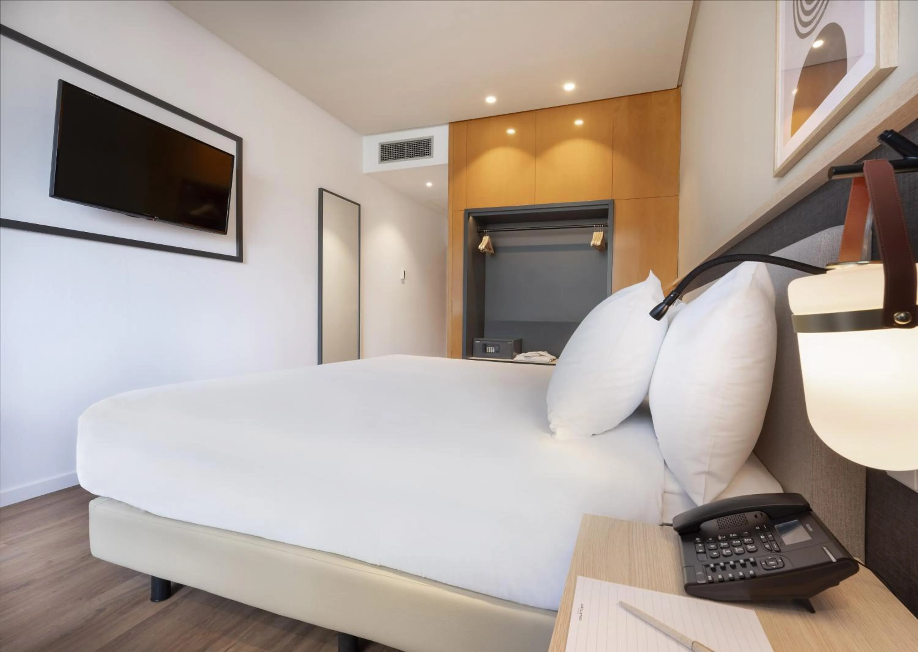 Bed in Hotel Málaga Alameda Centro Affiliated by Meliá