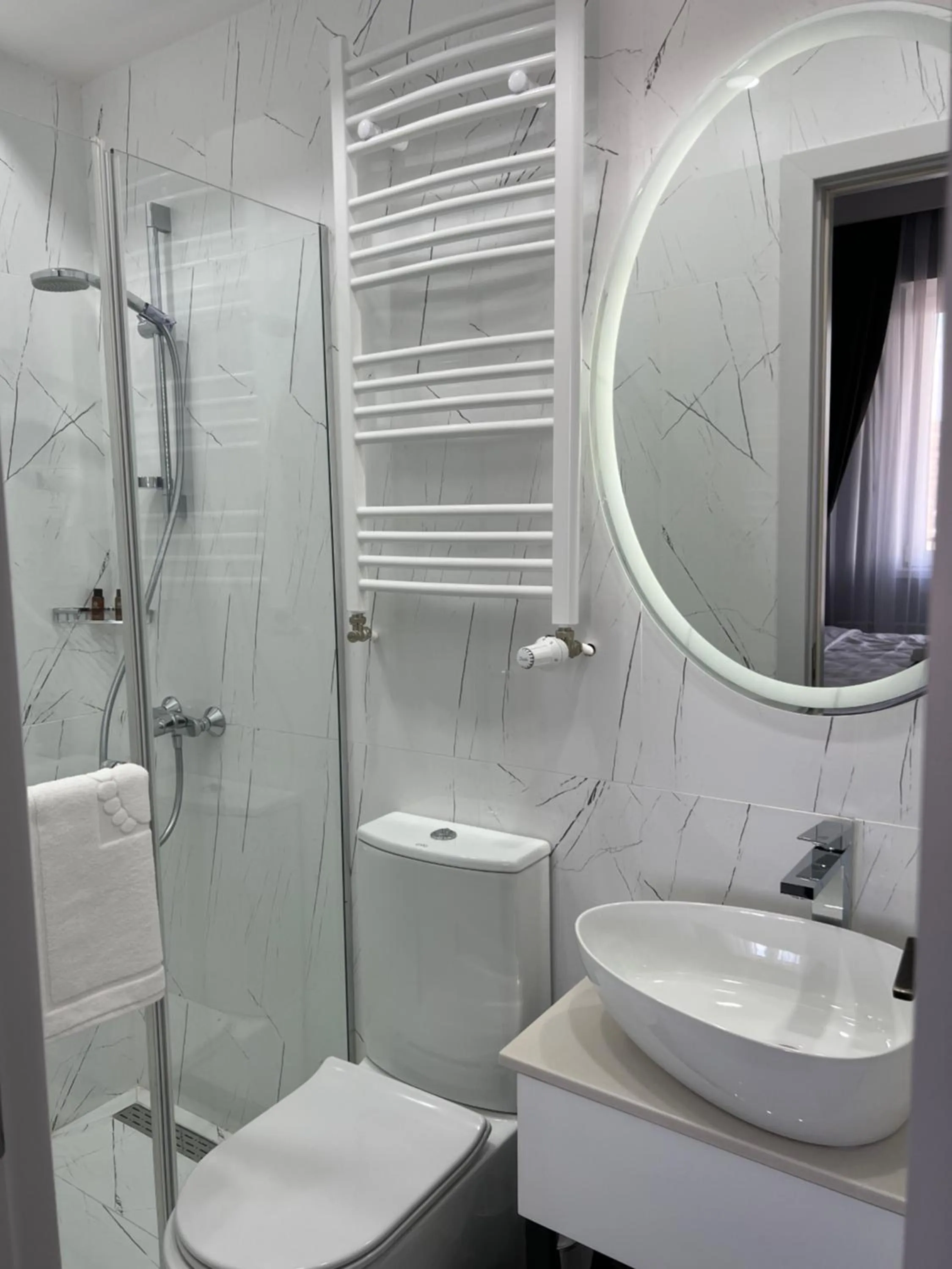 Shower in Hotel Babi