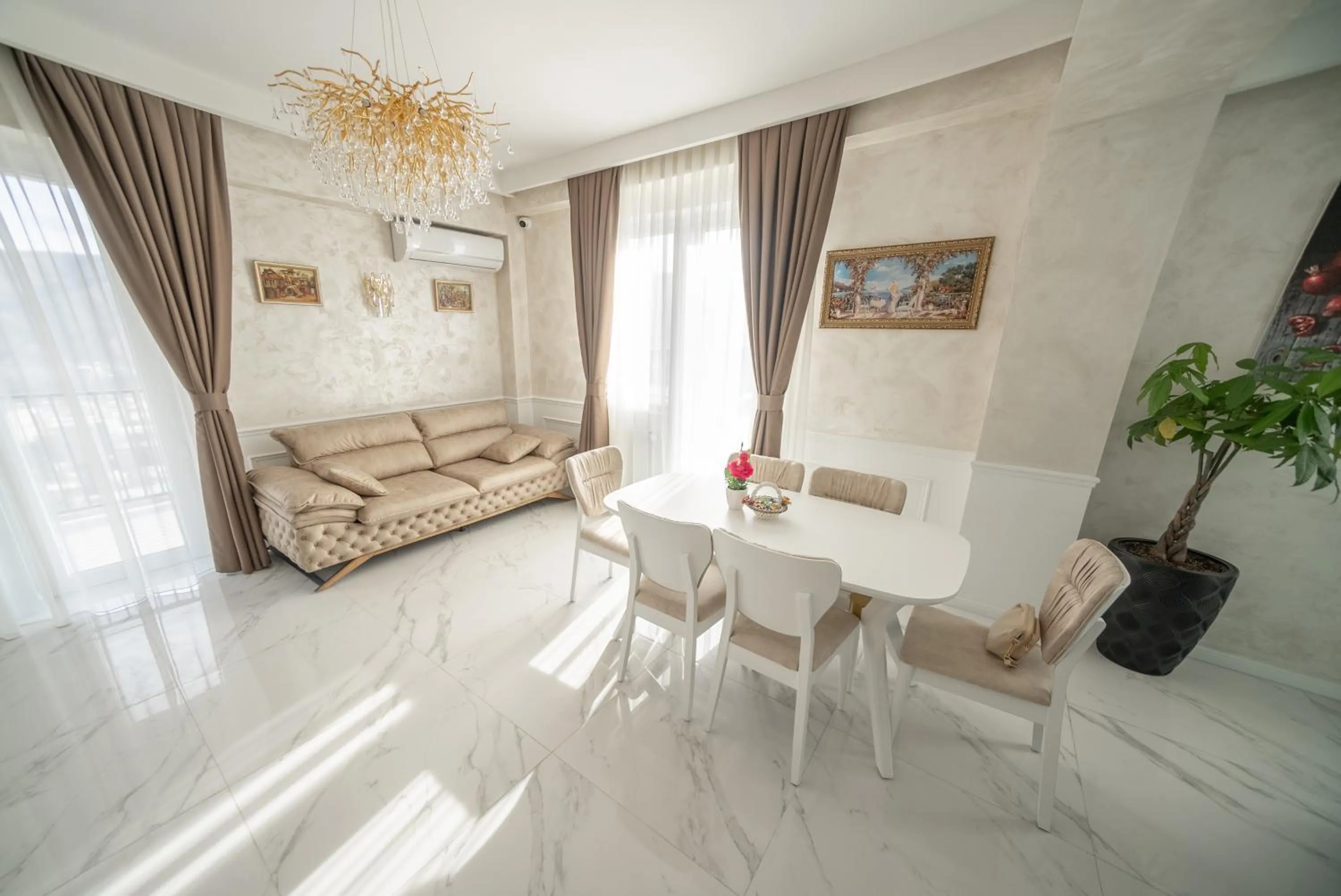 Seating area, Bed in Hotel Babi