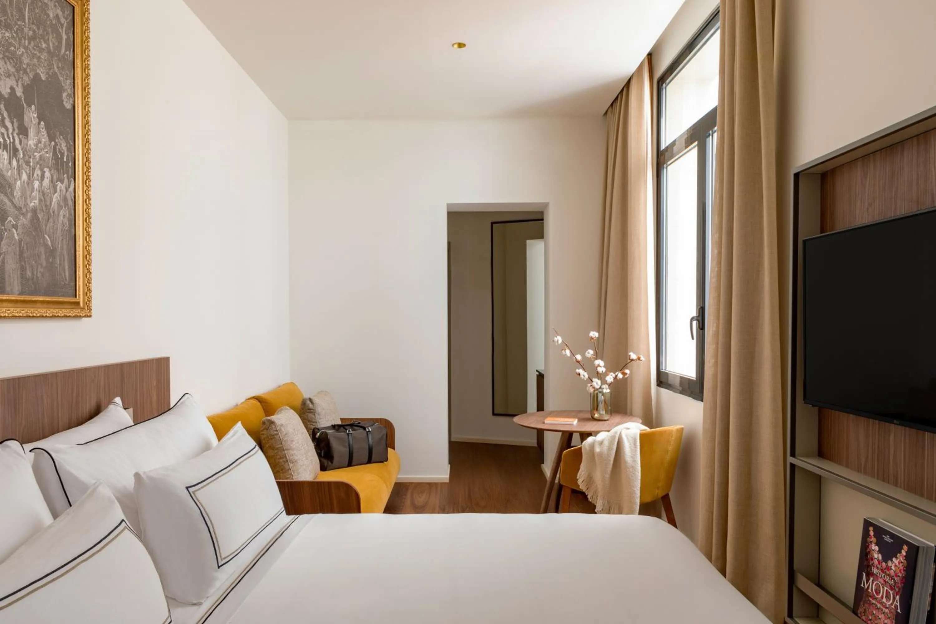 Bed in Hotel Madrid Atocha, Affiliated by Meli