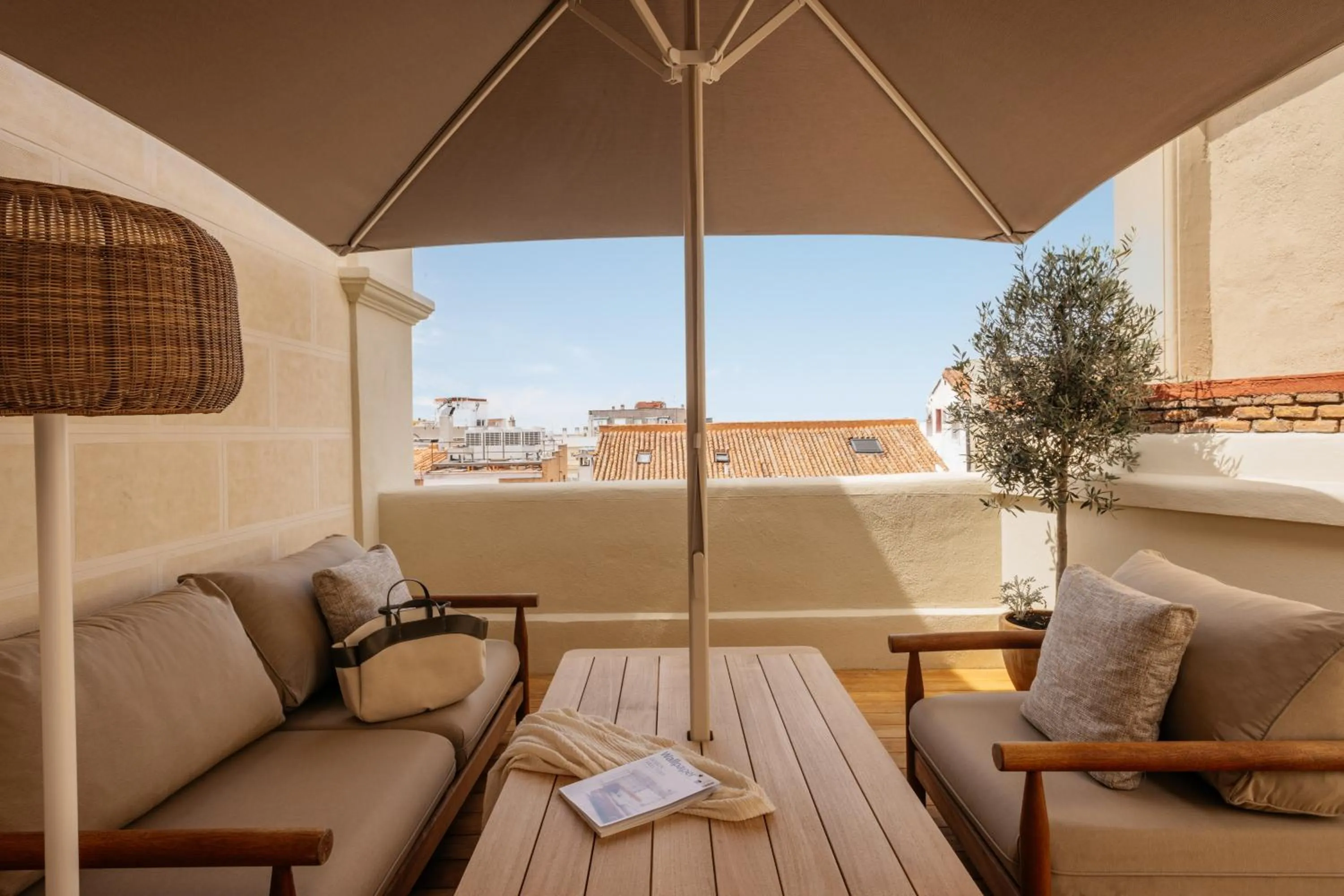 Bed, Seating Area in Hotel Madrid Atocha, Affiliated by Meli