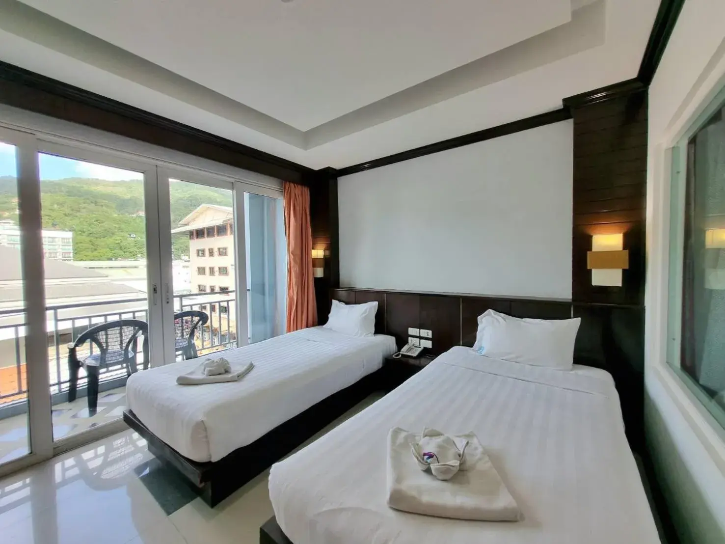 Deluxe Twin Room in 77 Patong Hotel & Spa Deluxe Twin Room in 77 Patong Hotel & Spa