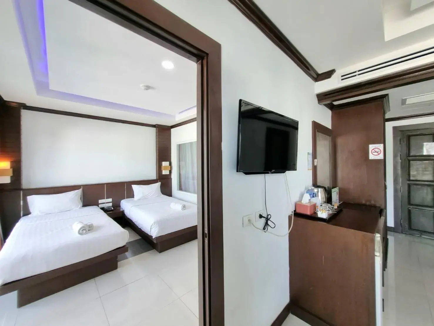 Deluxe Quadruple Room in 77 Patong Hotel & Spa Deluxe Quadruple Room in 77 Patong Hotel & Spa