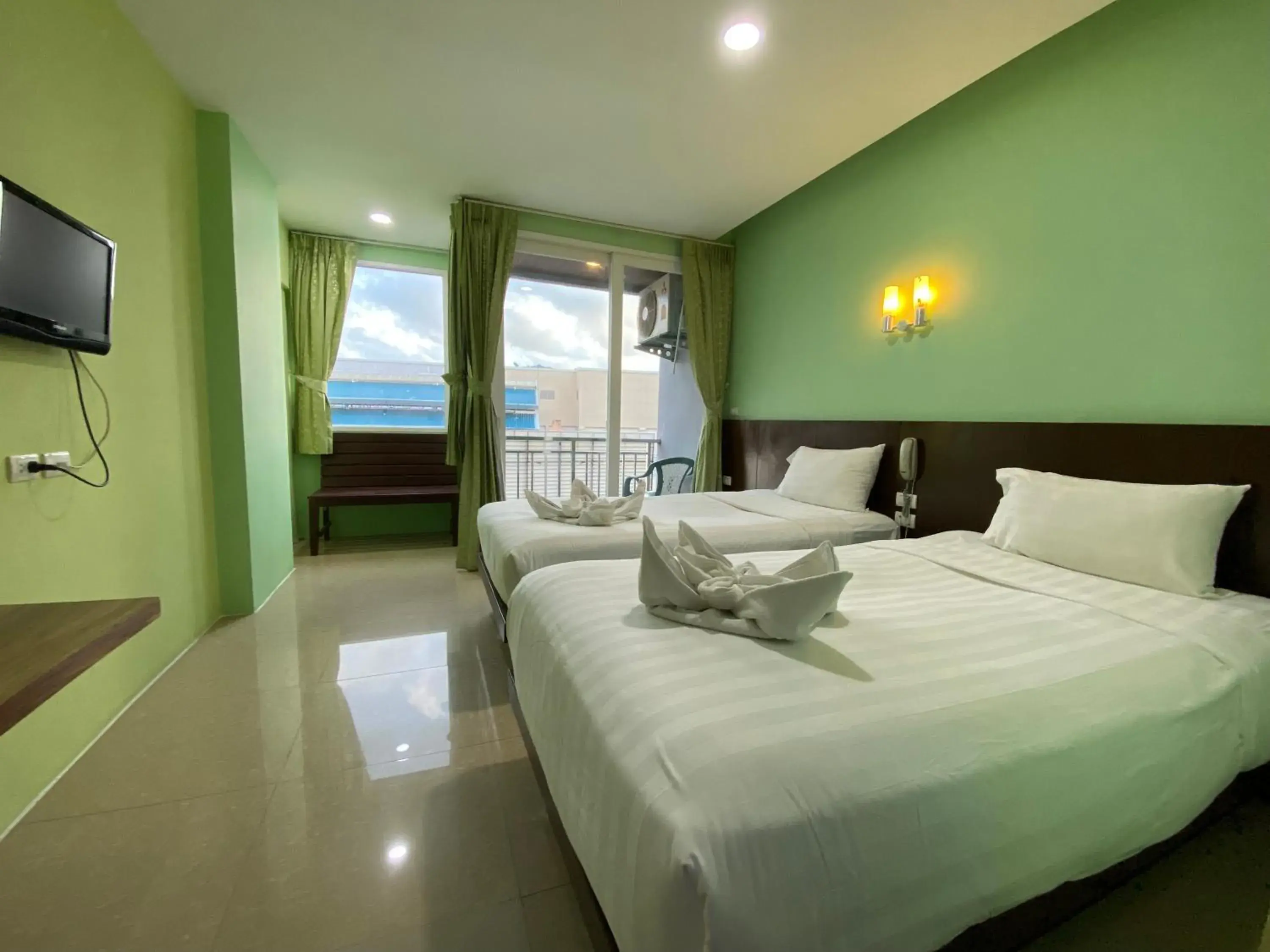 Superior Twin Room in 77 Patong Hotel & Spa Superior Twin Room in 77 Patong Hotel & Spa