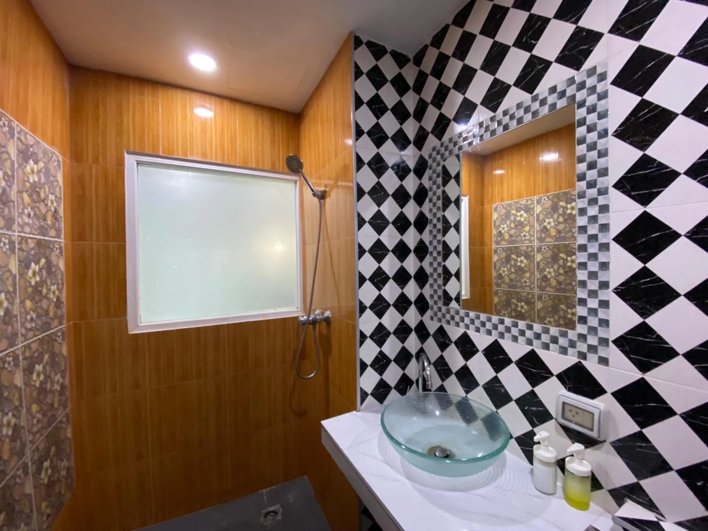 Shower in 77 Patong Hotel & Spa