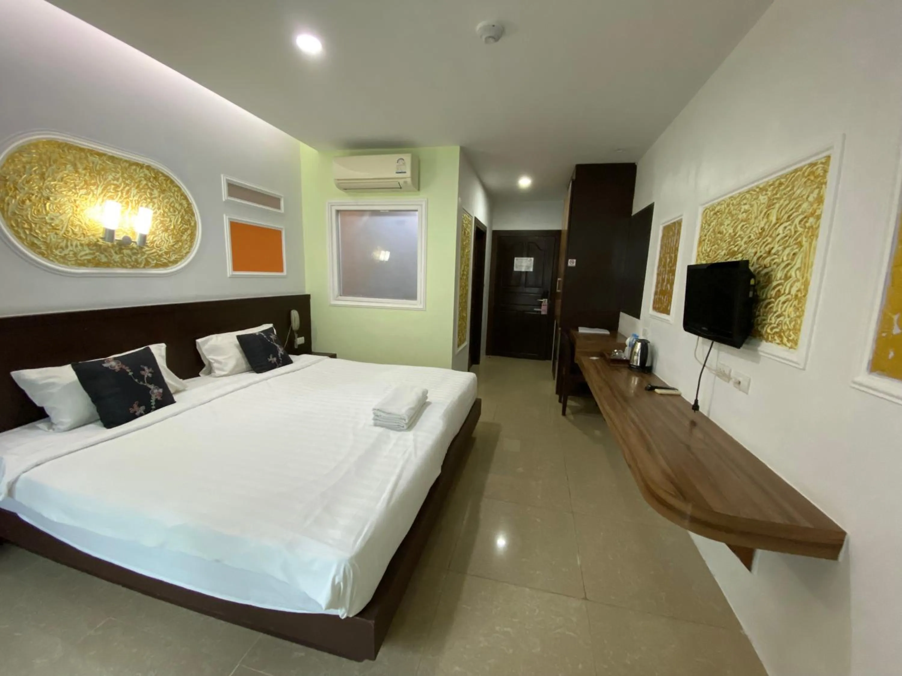 Bed in 77 Patong Hotel & Spa