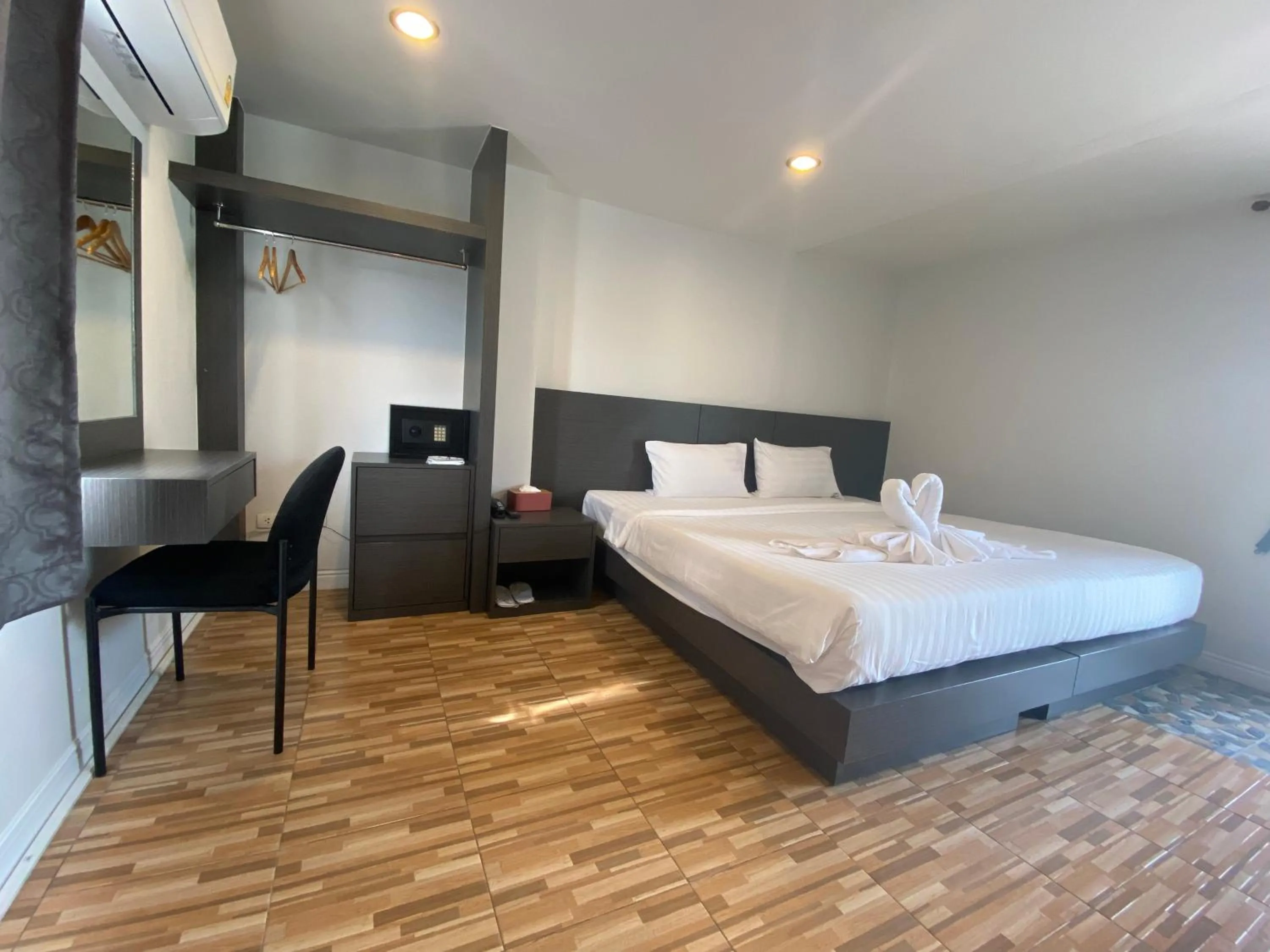 Bed in 77 Patong Hotel & Spa