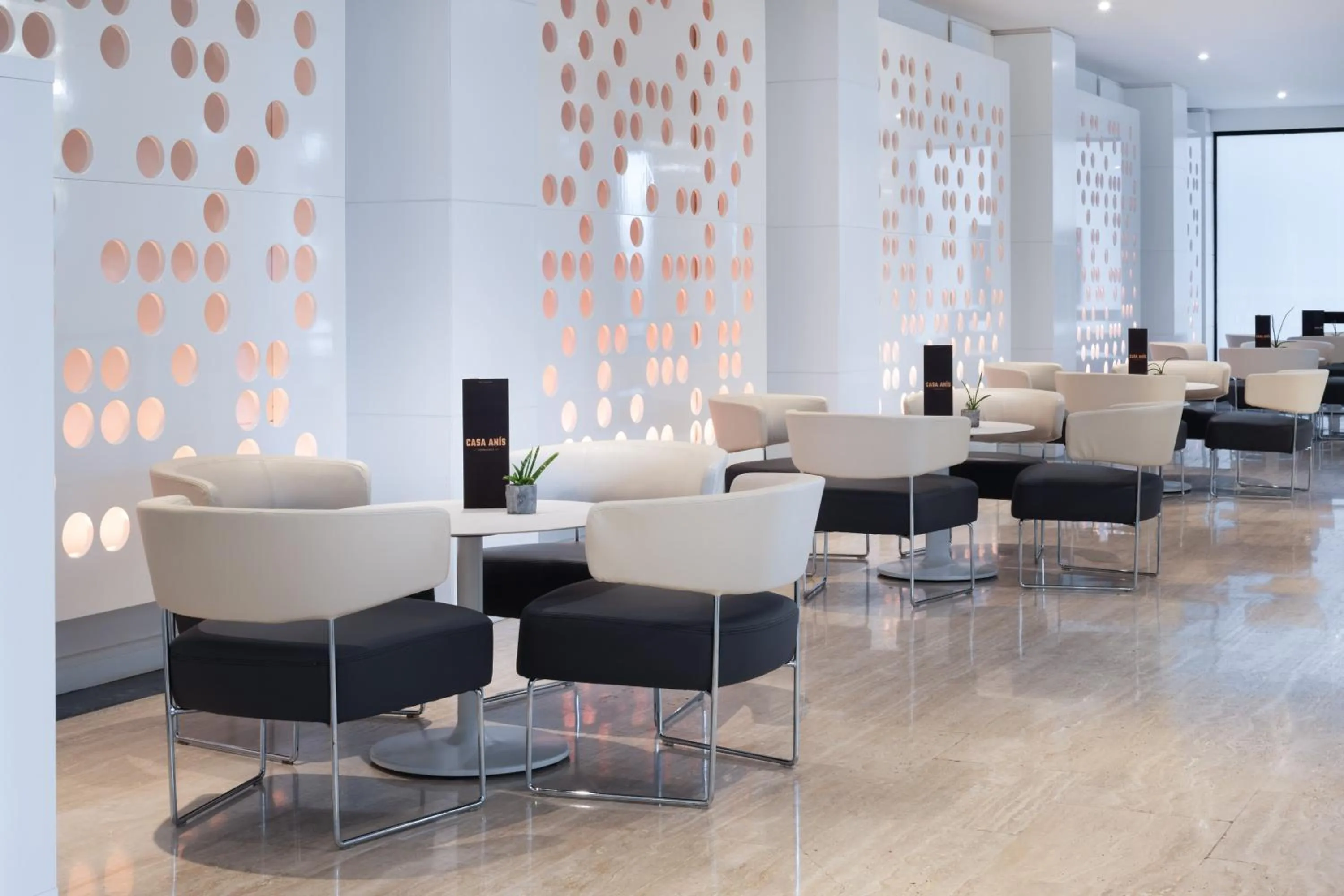 Lounge or bar in Hotel Palma Bellver , Affiliated by Meliá