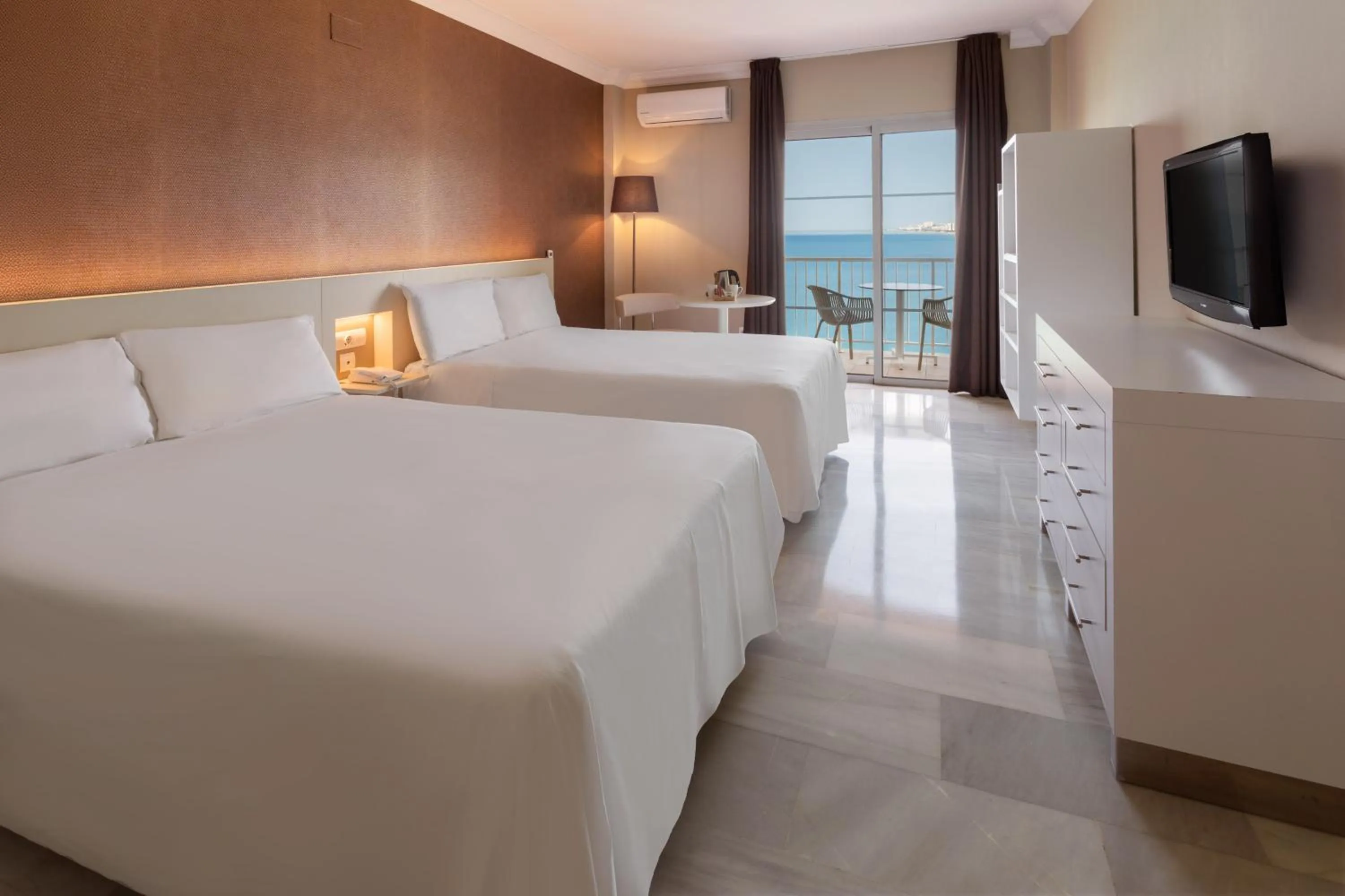 Communal lounge/ TV room, Bed in Sol Guadalmar