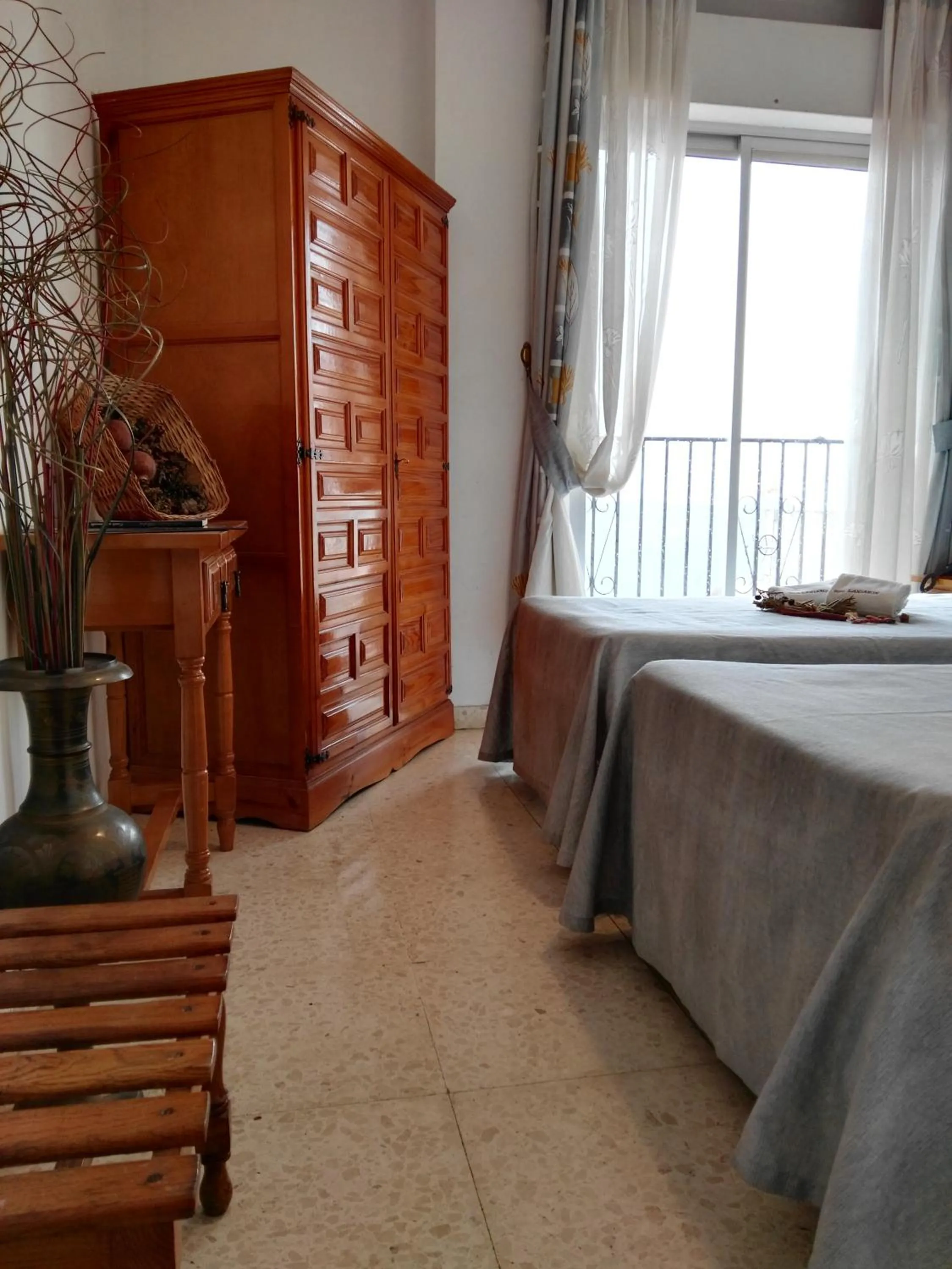 Day, Bed in Hotel Lanjaron