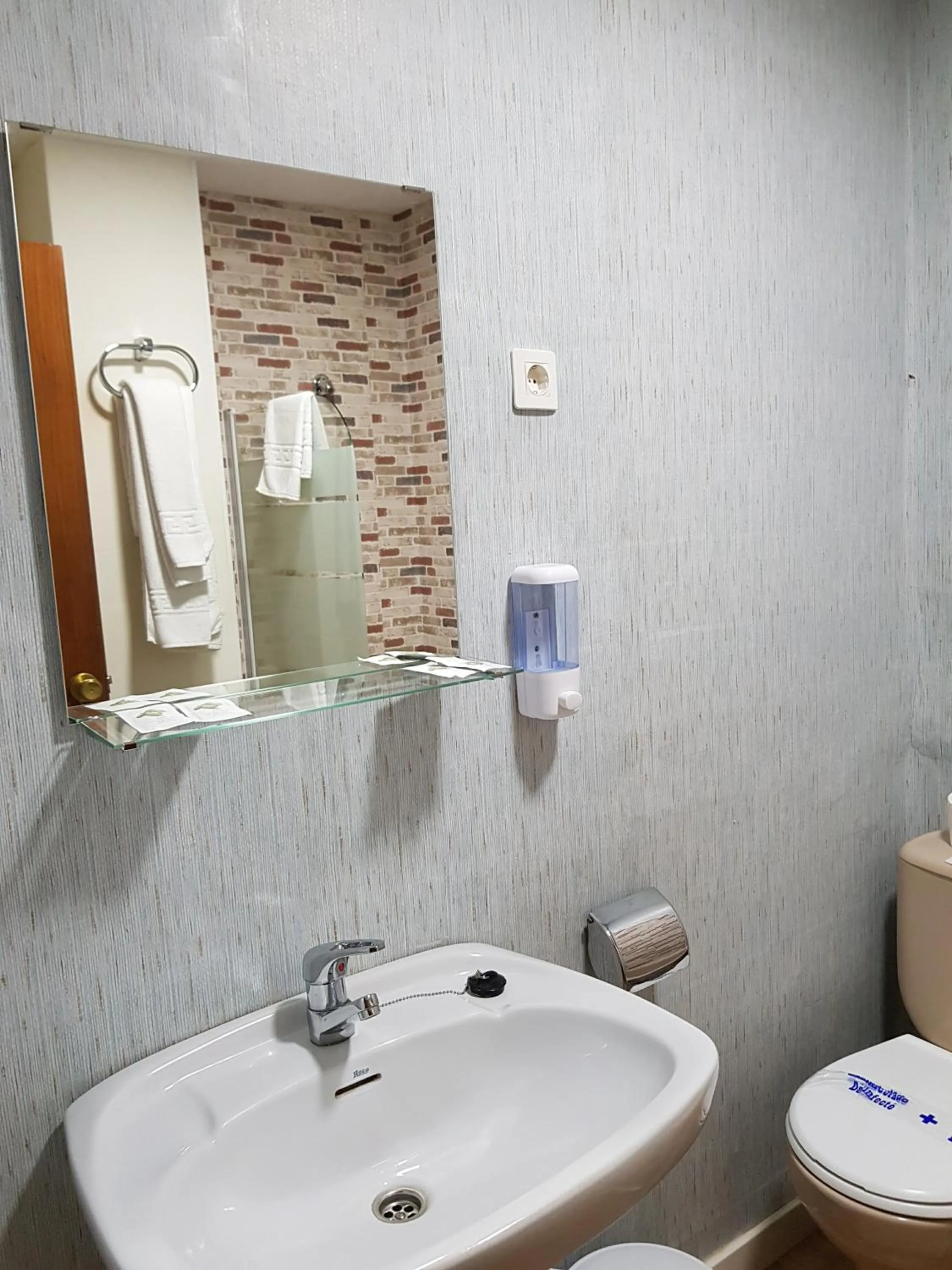 Bathroom in Hotel Lanjaron