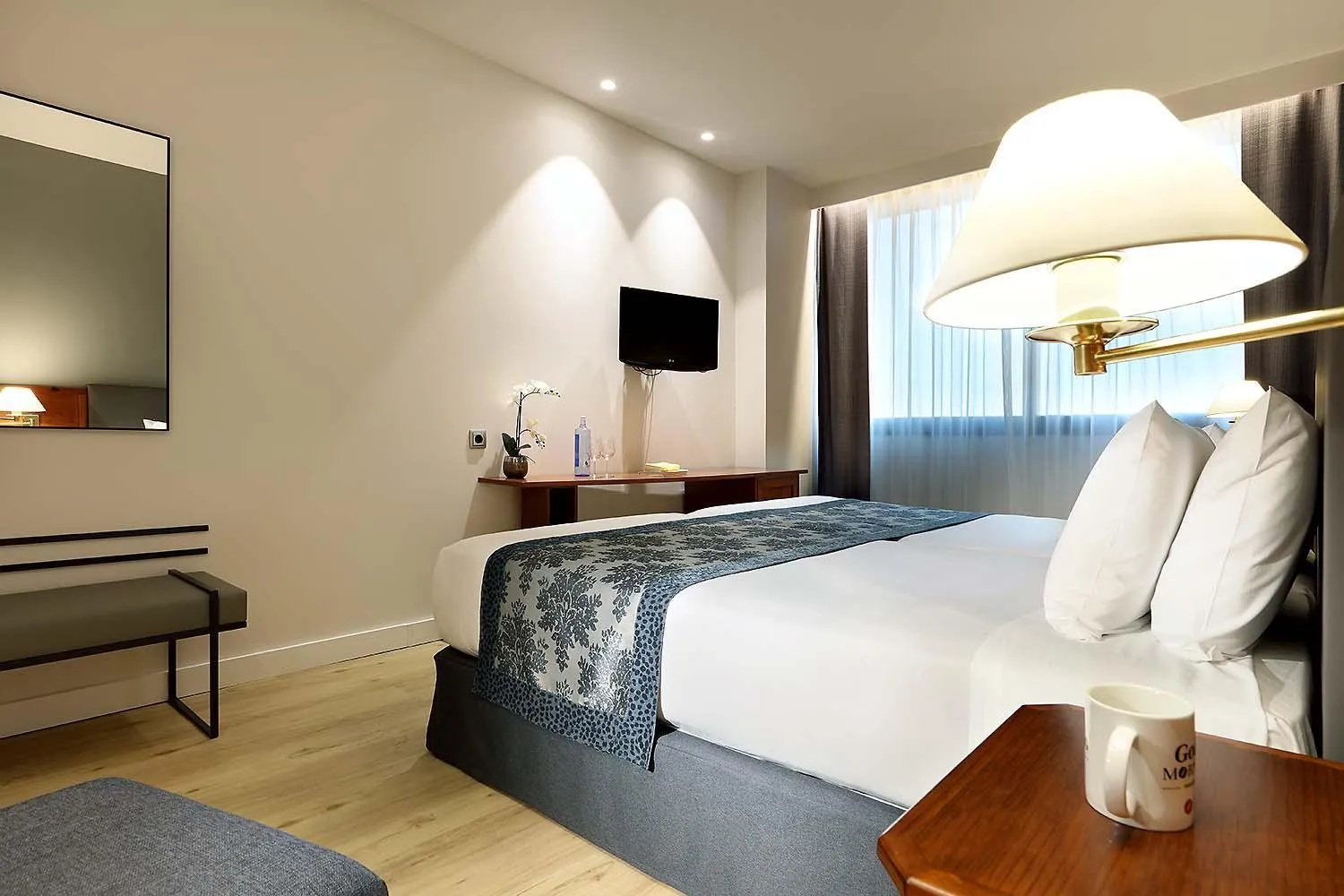 Bed in Exe Isla Cartuja