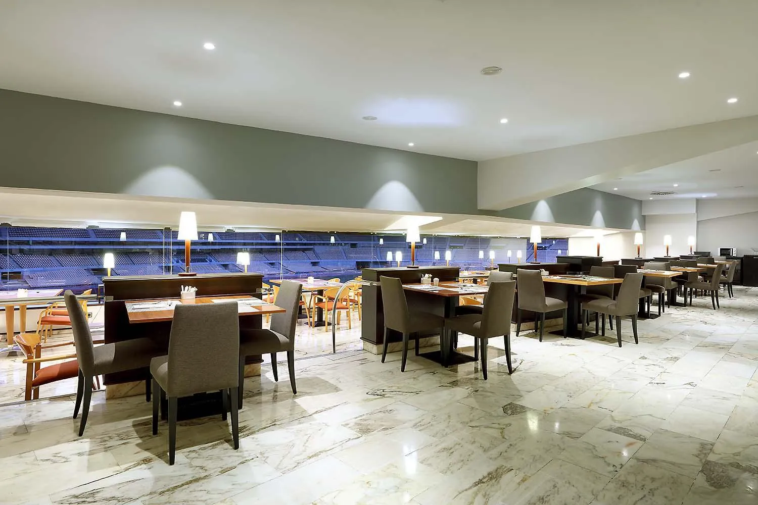 Restaurant/places to eat in Exe Isla Cartuja