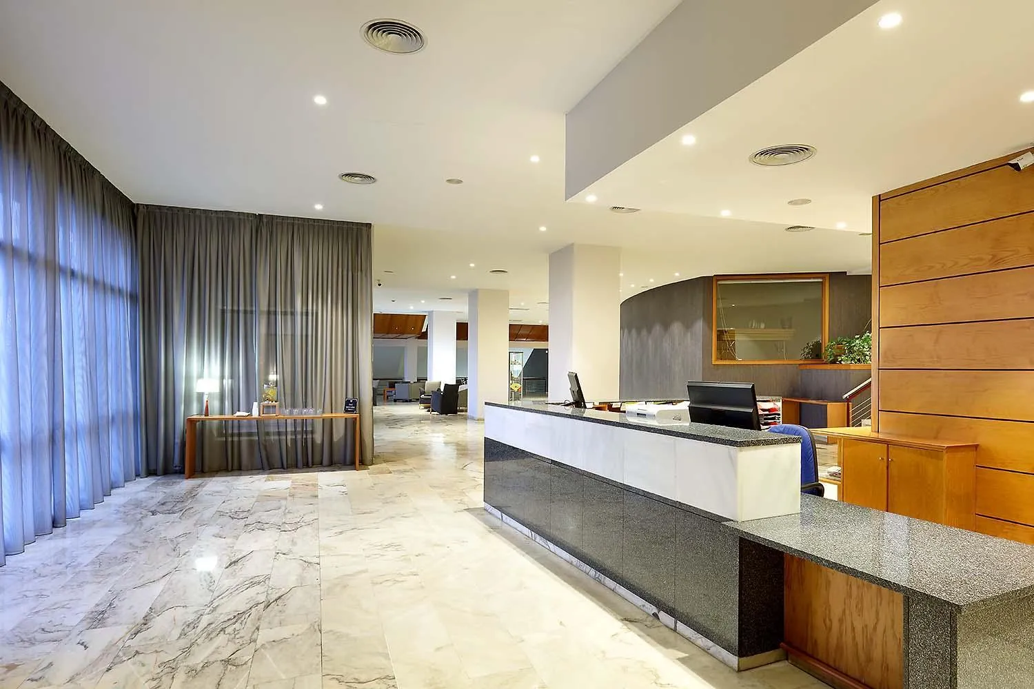 Lobby or reception in Exe Isla Cartuja