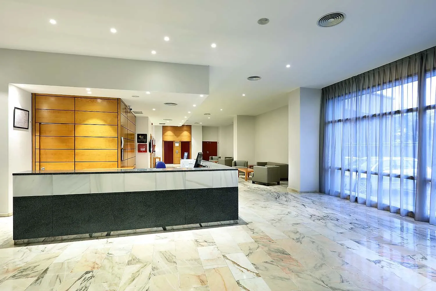 Lobby or reception in Exe Isla Cartuja