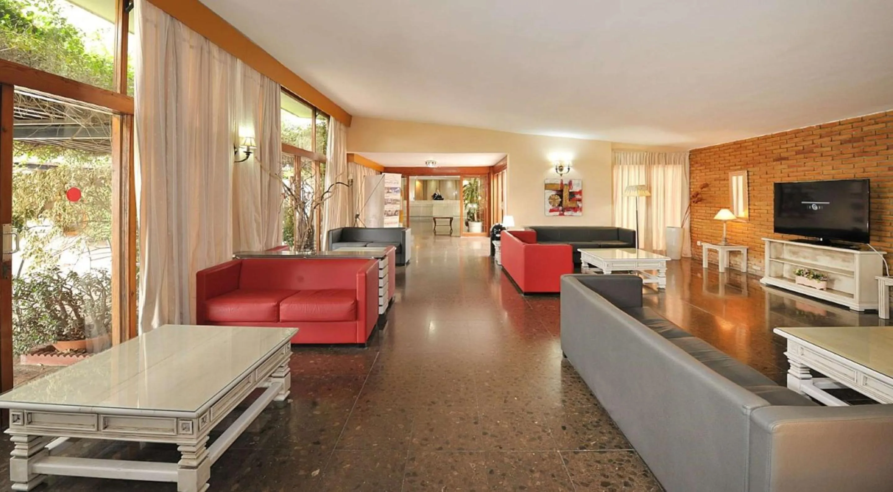 Lobby or reception in Hotel Salobreña Suites